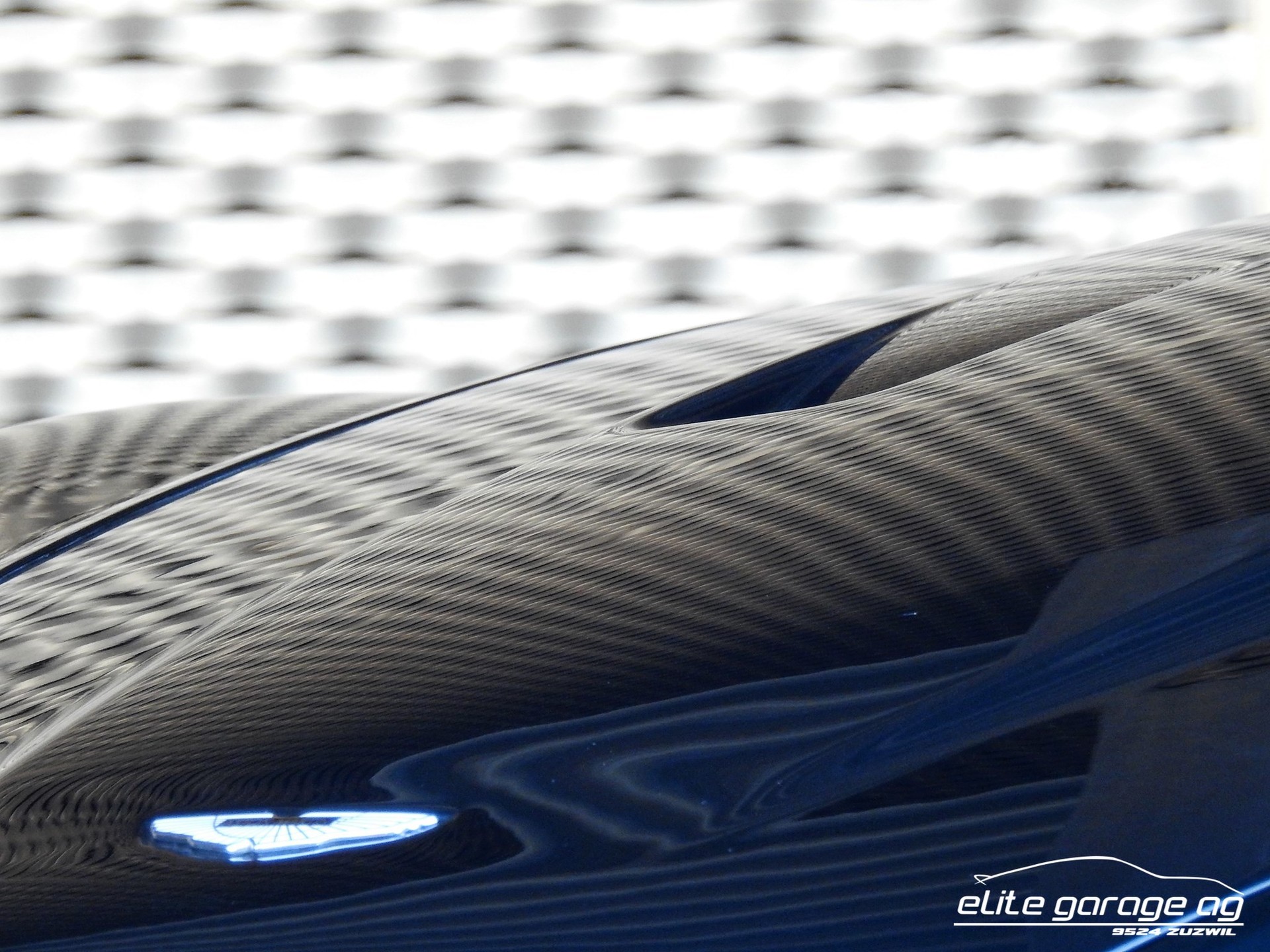 ASTON MARTIN DBS Coupé-image-5