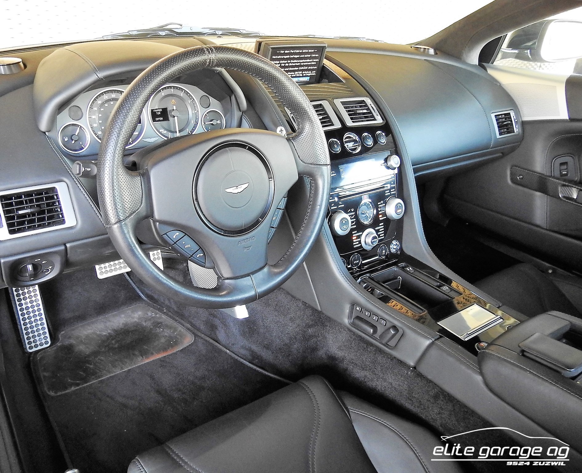 ASTON MARTIN DBS Coupé-image-7