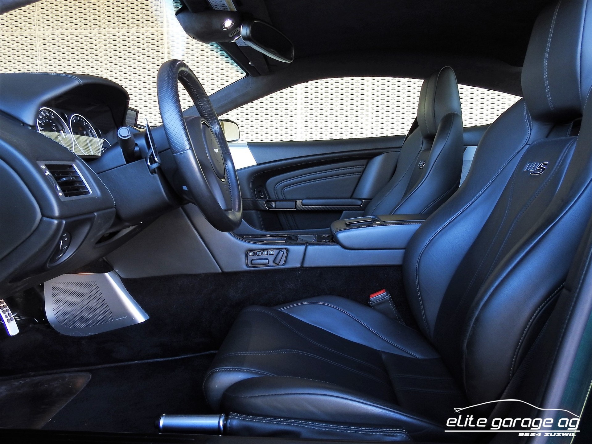 ASTON MARTIN DBS Coupé-image-8