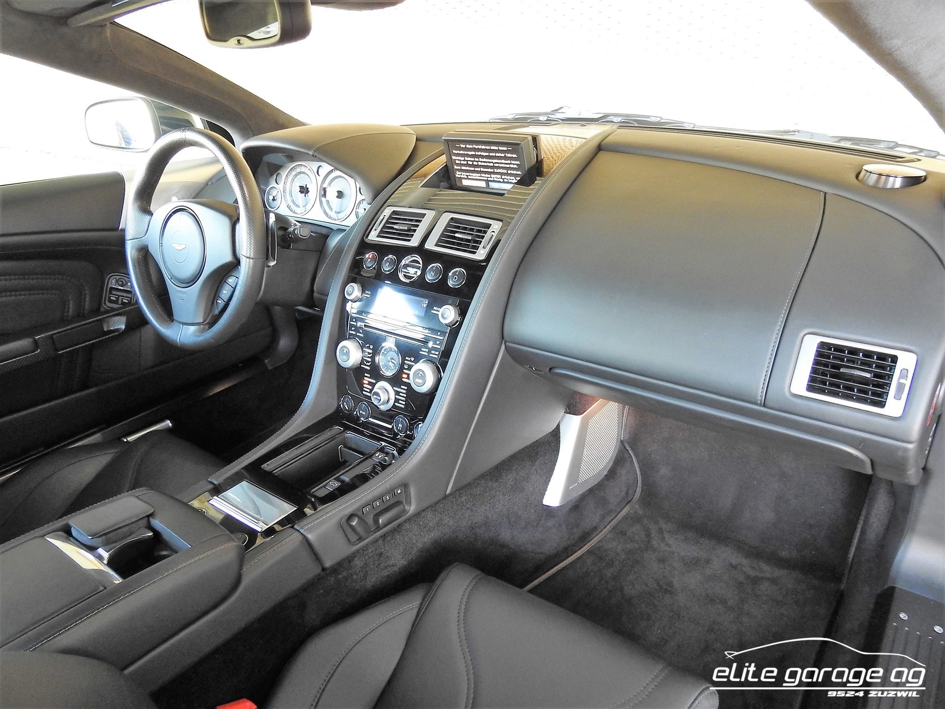 ASTON MARTIN DBS Coupé-image-9