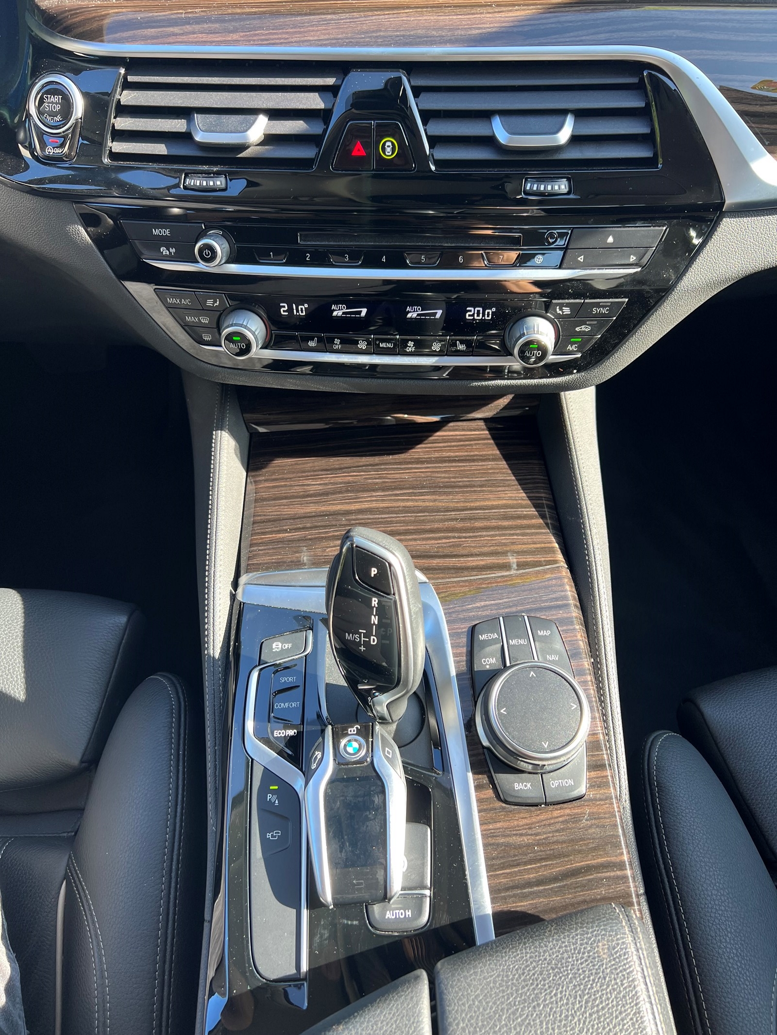 BMW 520d xDrive Essential Edition Steptronic-image-14
