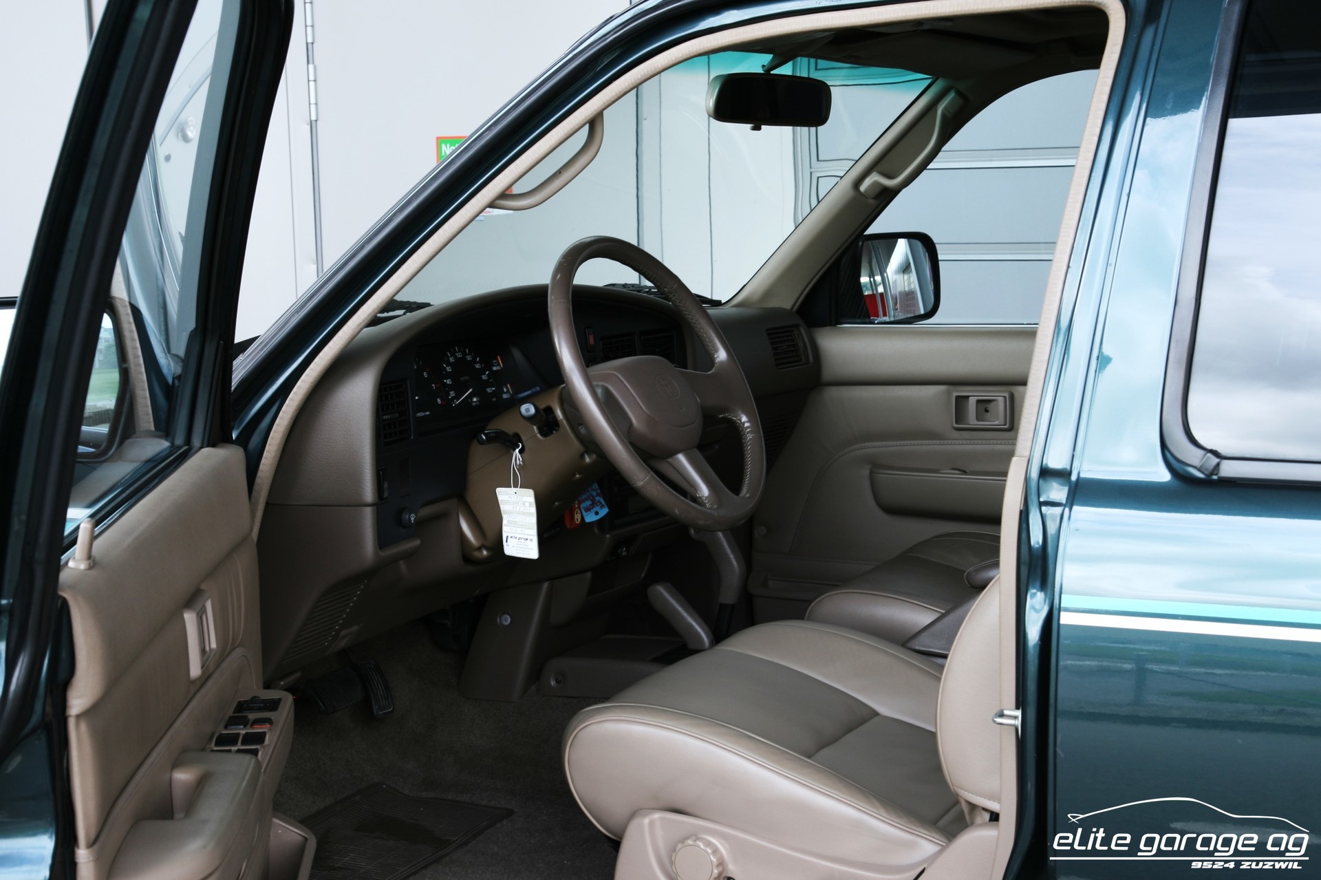 TOYOTA 4-Runner 3.0 Super Saloon-image-13