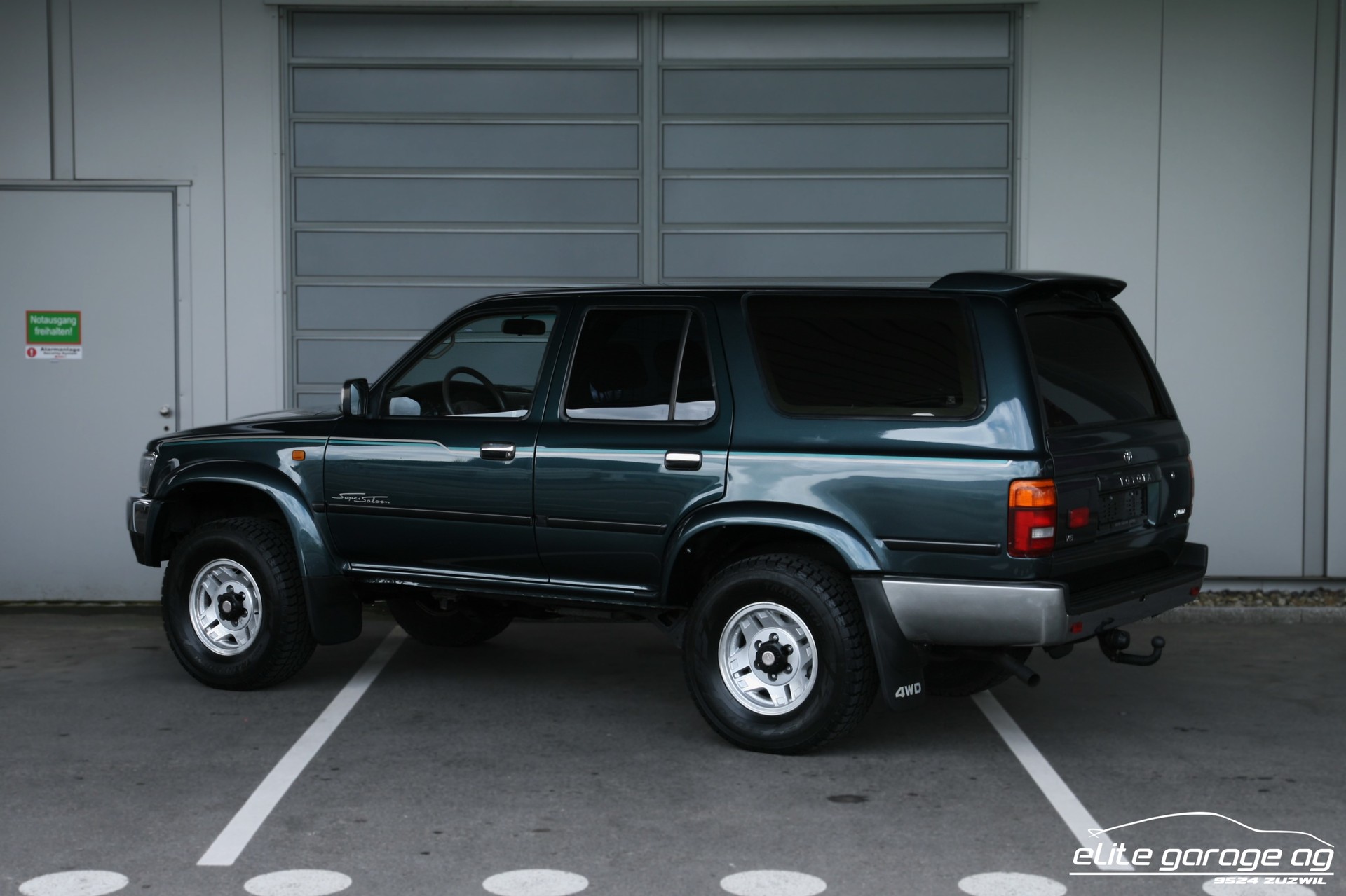 TOYOTA 4-Runner 3.0 Super Saloon-image-2
