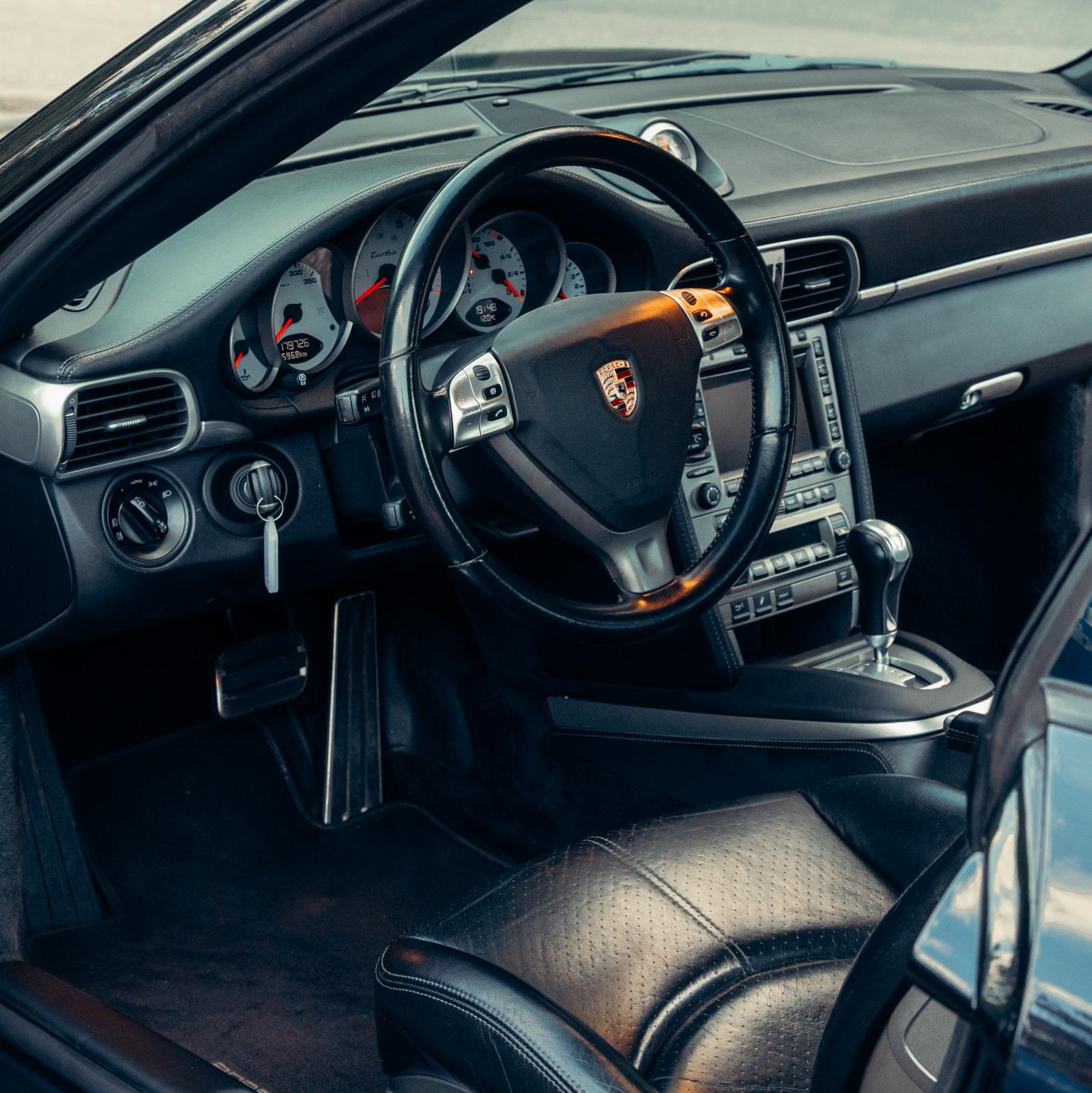 PORSCHE 911 Turbo 3.6L-image-12