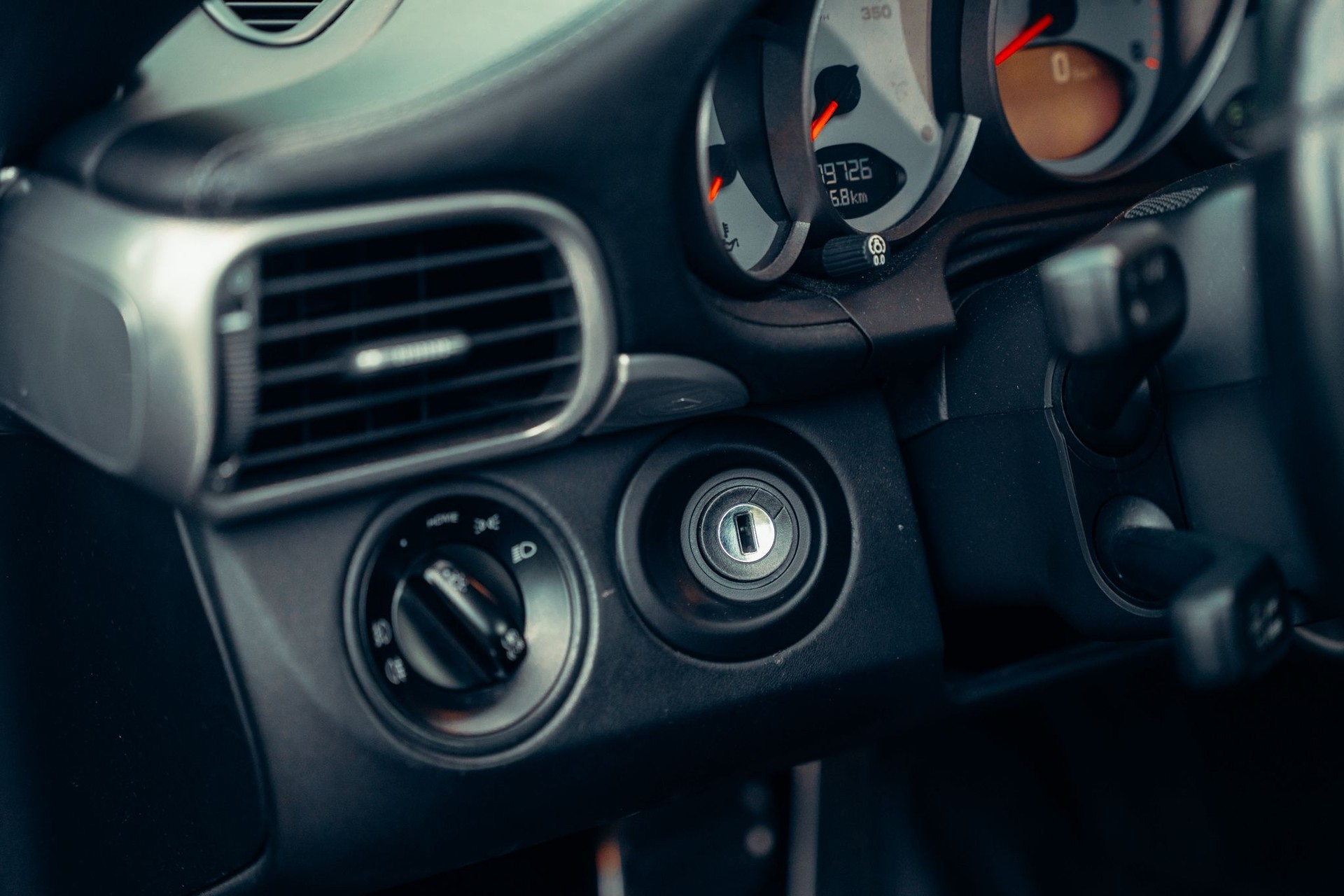 PORSCHE 911 Turbo 3.6L-image-13