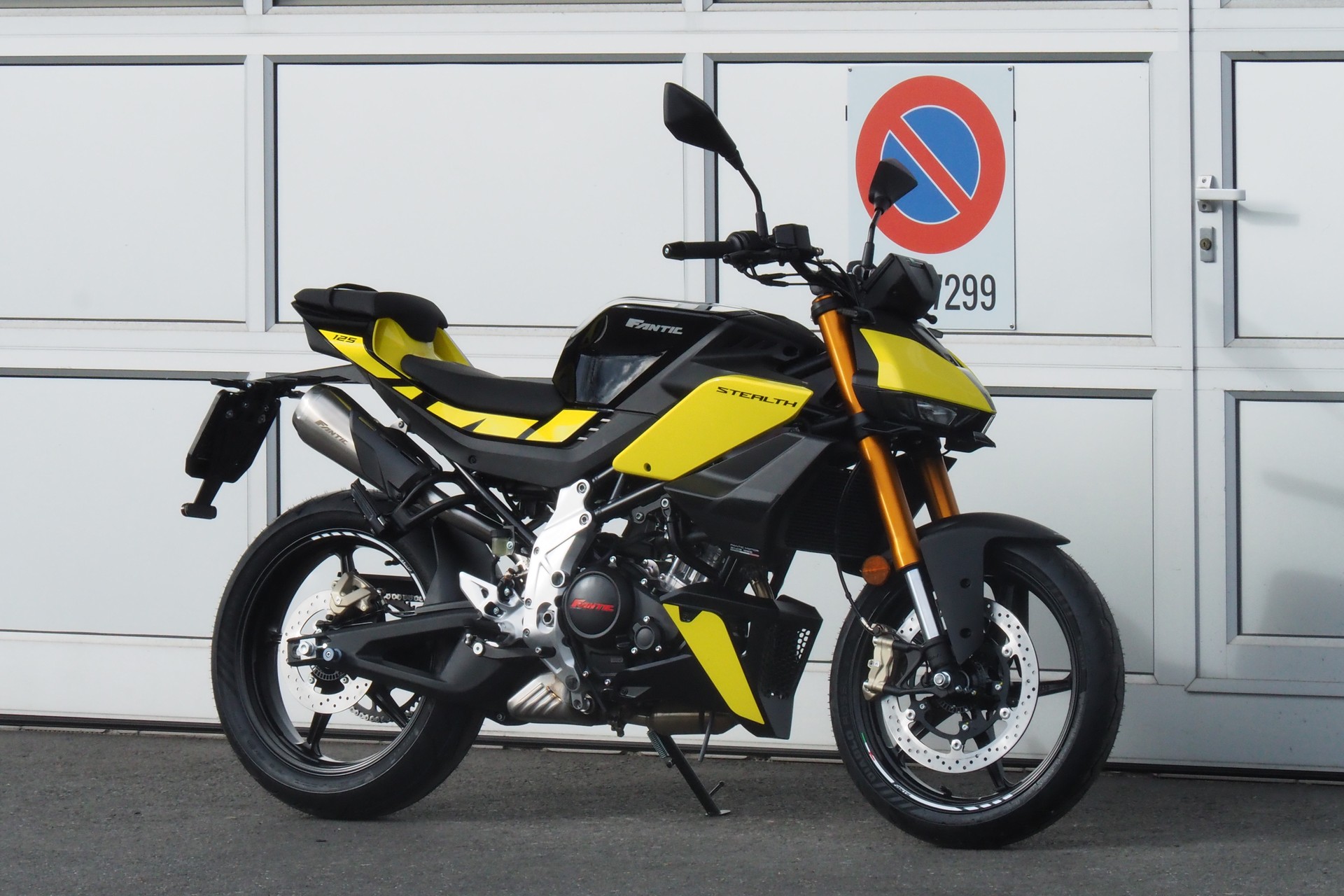 FANTIC STEALTH 125
