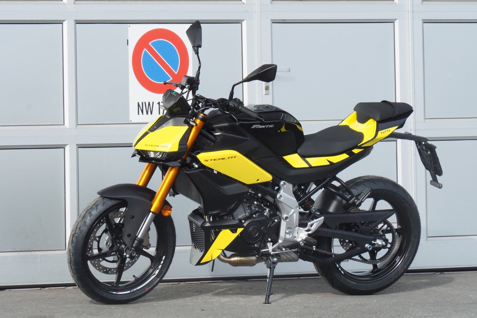 FANTIC STEALTH 125-showroom-element-1