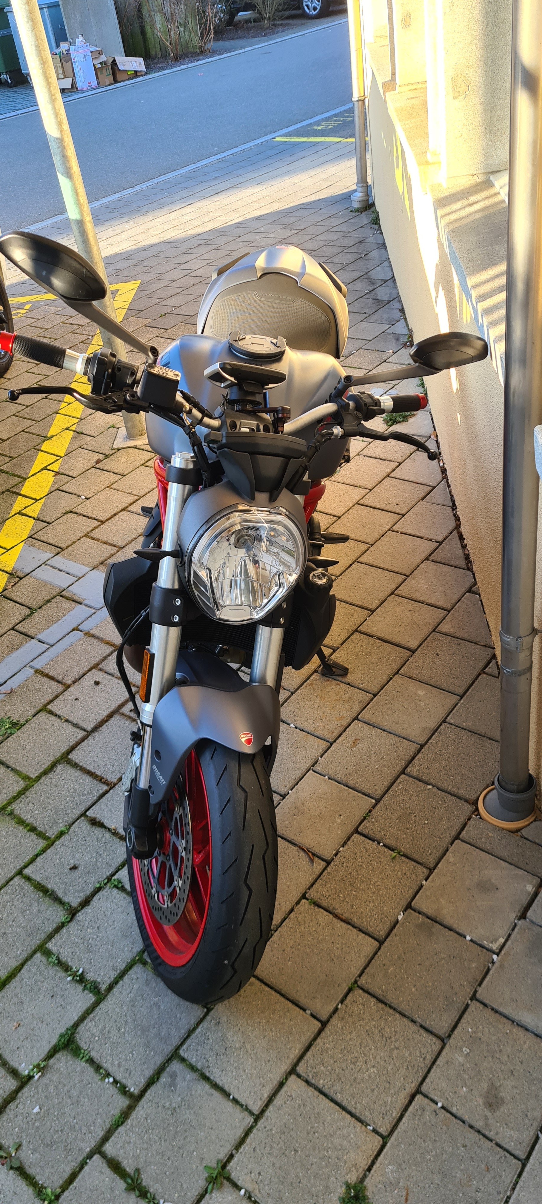 DUCATI Monster 821-image-8