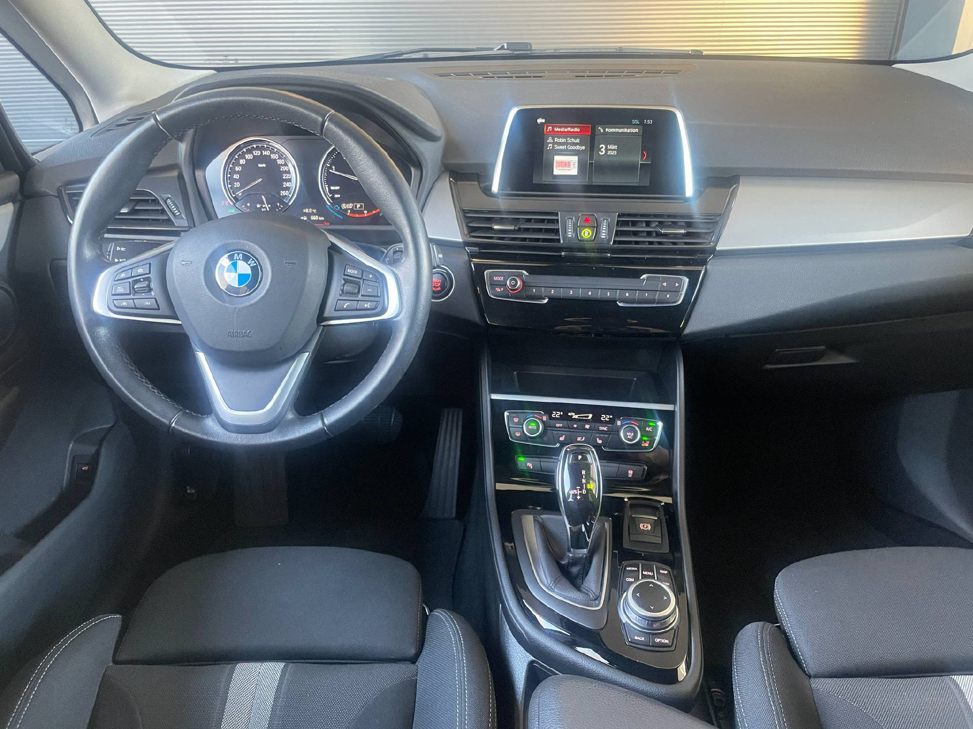 BMW 218d xDrive Gran Tourer-image-5