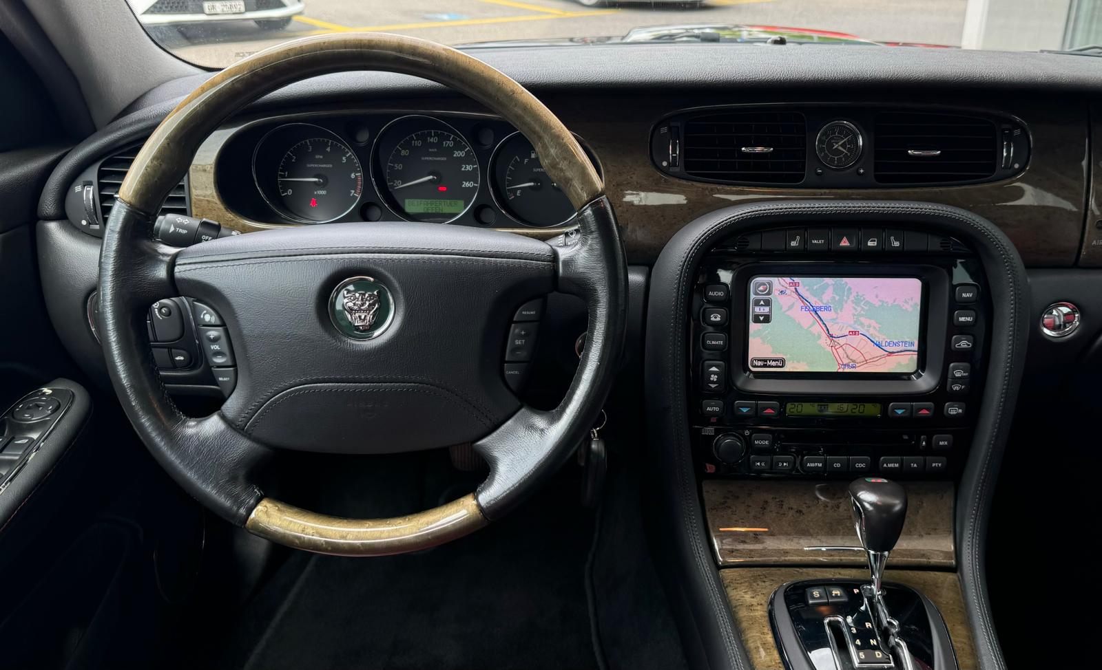 JAGUAR XJR 4.2 V8 S/C-image-12