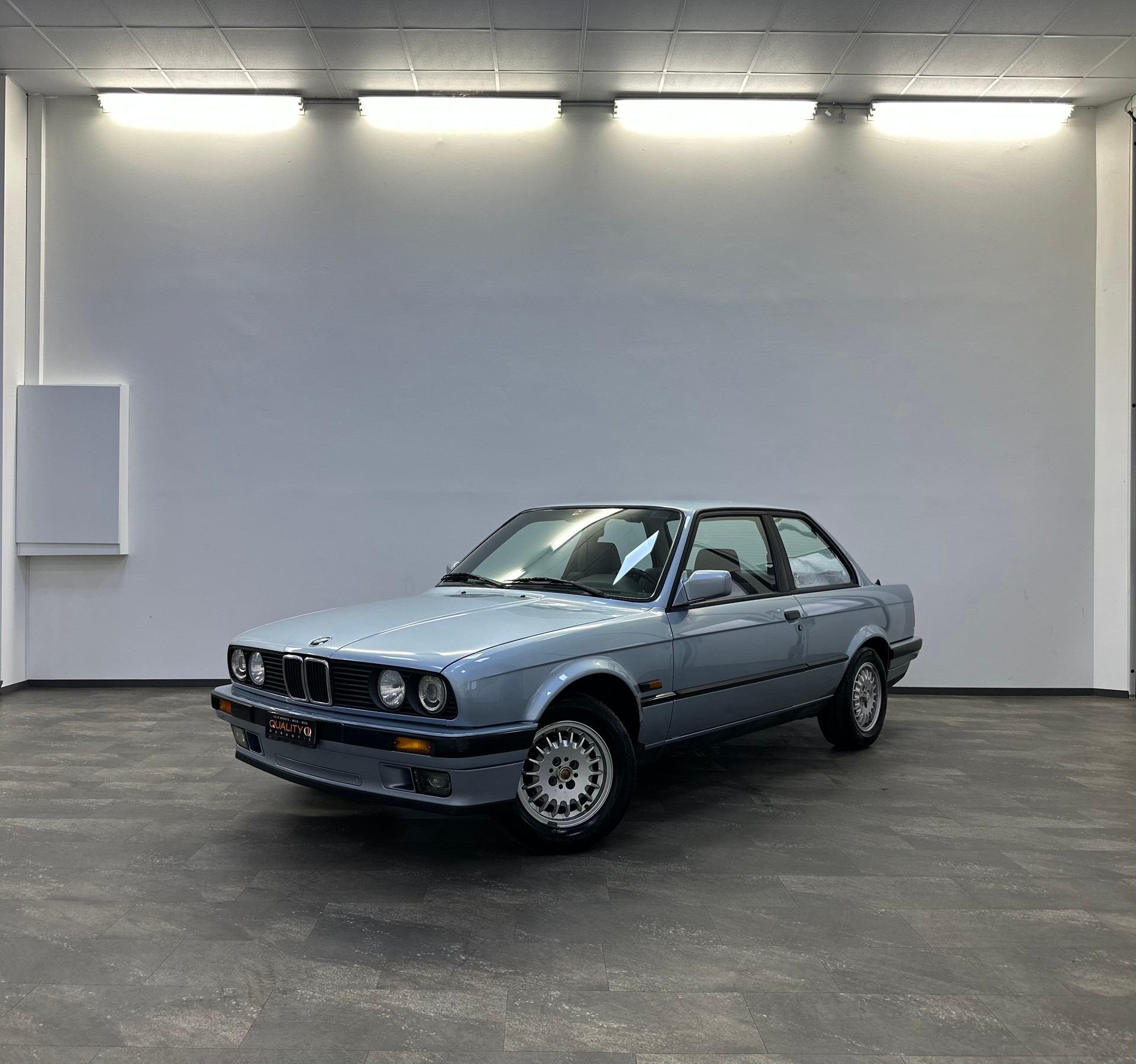BMW 318i Edition-image-0