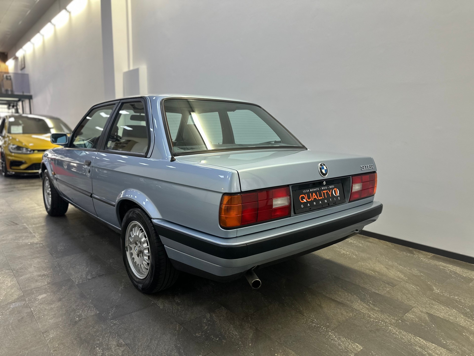BMW 318i Edition-image-3