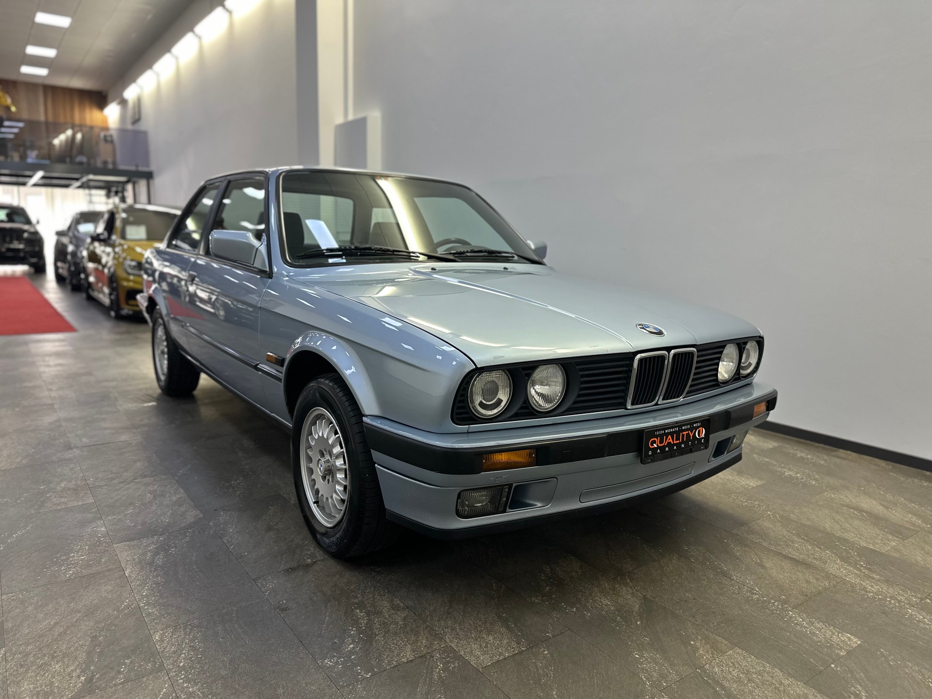 BMW 318i Edition-image-5