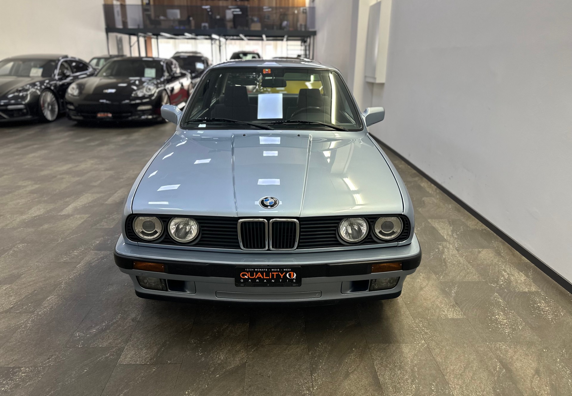 BMW 318i Edition-image-6