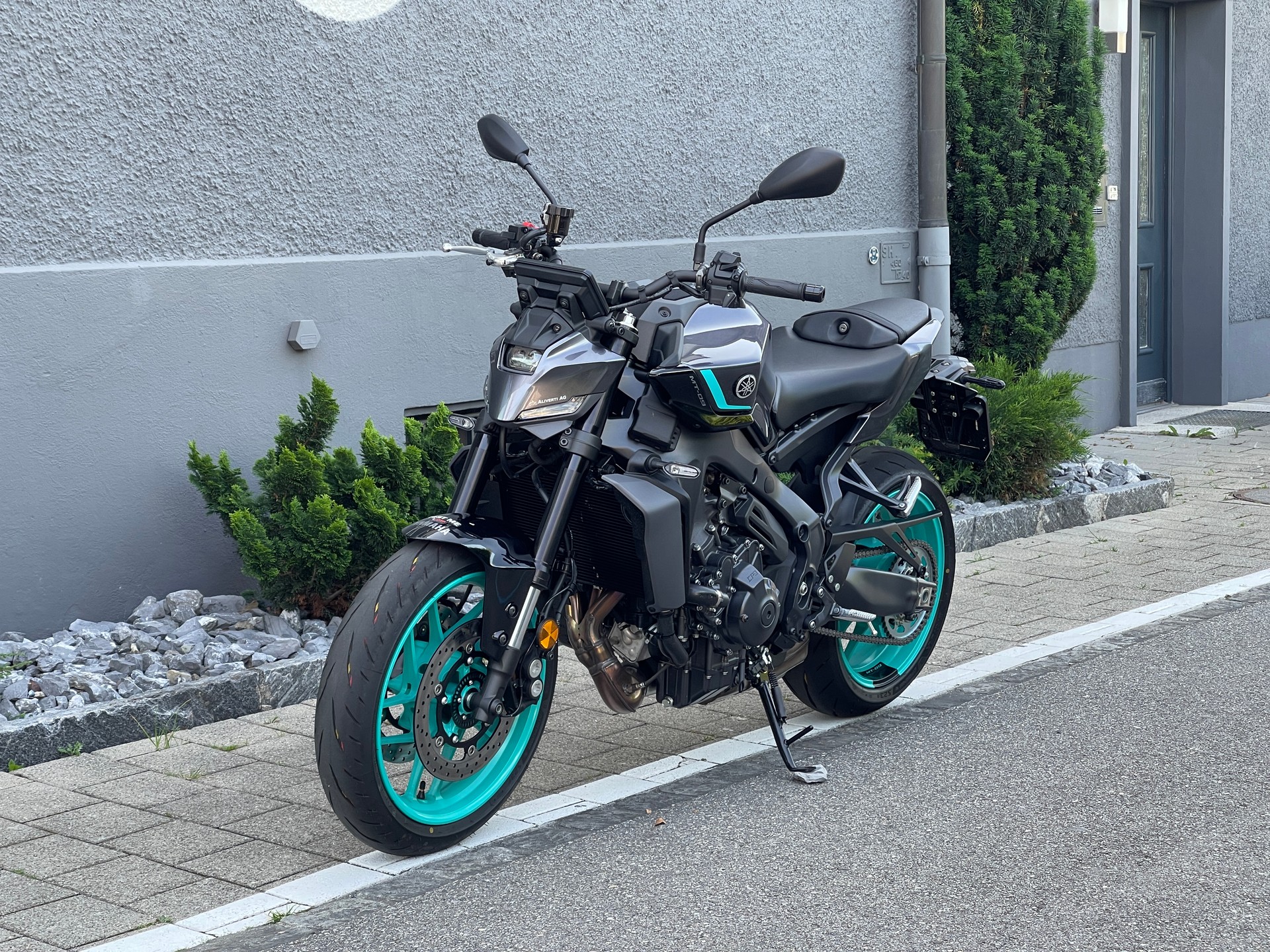 YAMAHA MT-09 Y-AMT Vorführmodell-showroom-element-3