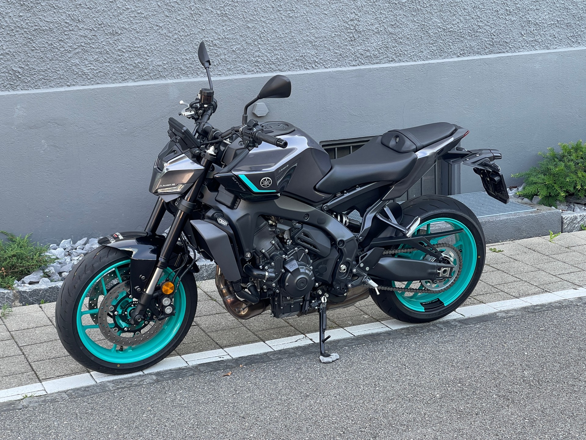 YAMAHA MT-09 Y-AMT Vorführmodell-showroom-element-2