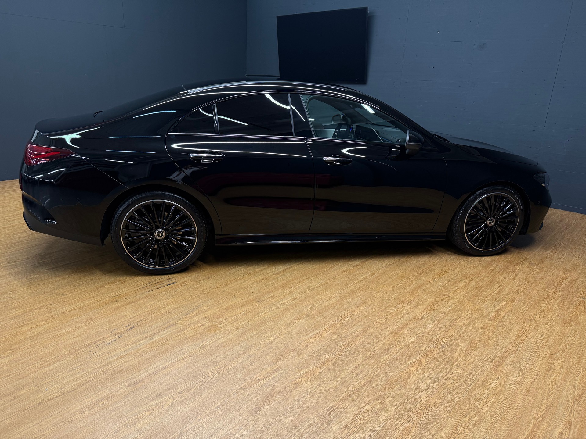 MERCEDES-BENZ CLA 200 - AMG / DISTRONIC / 360 Grad Kamera / AHK / Spiegel-Paket-image-10