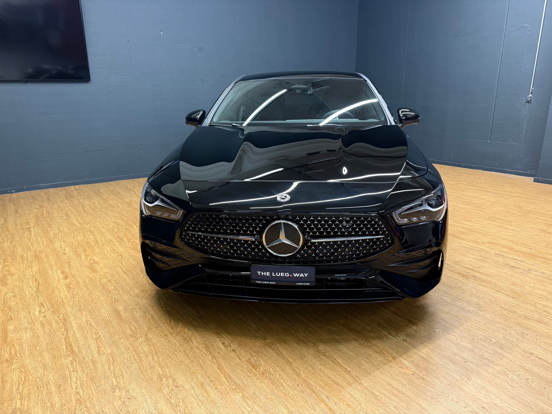 MERCEDES-BENZ CLA 200 - AMG / DISTRONIC / 360 Grad Kamera / AHK / Spiegel-Paket-image-2