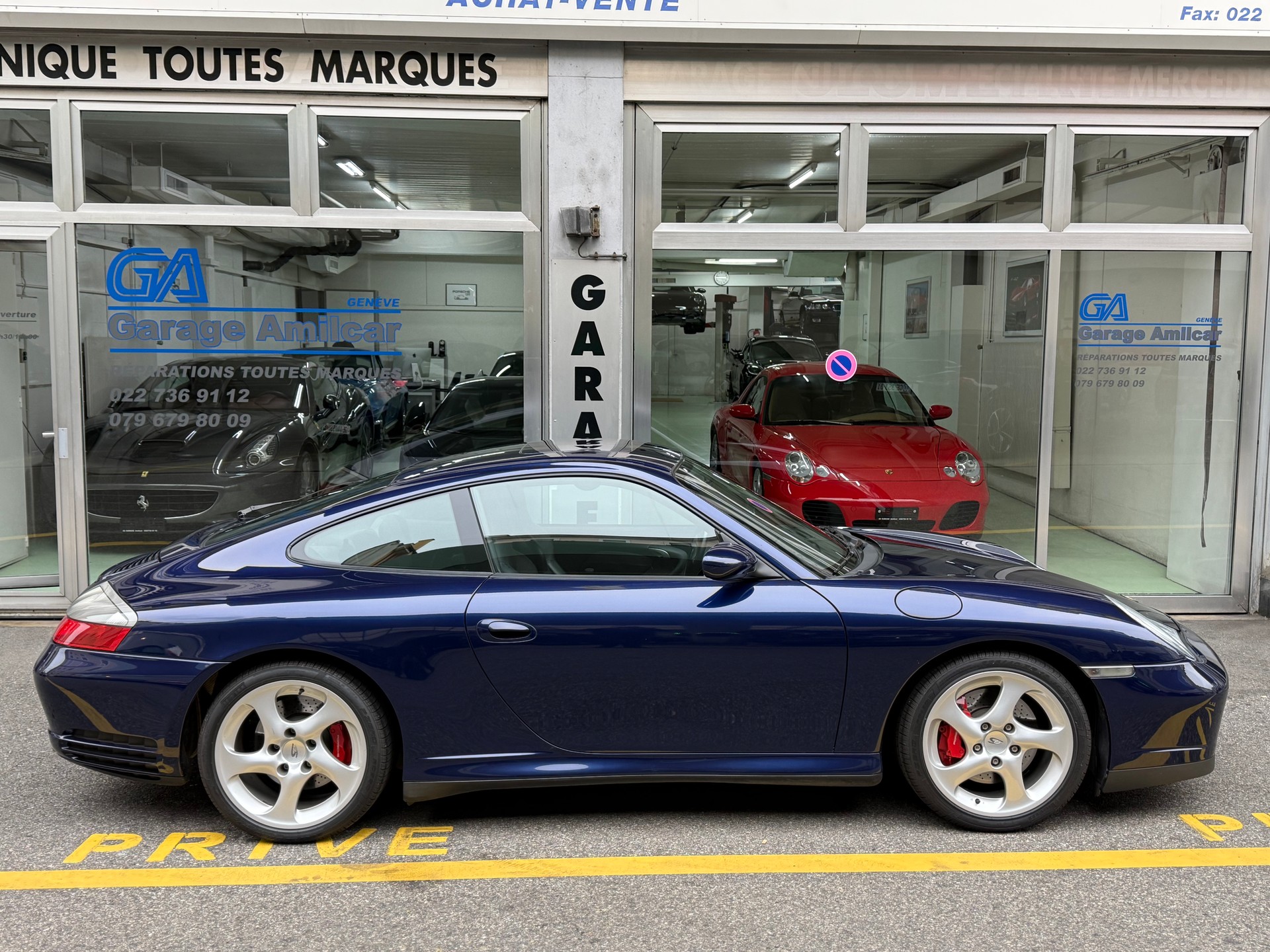 PORSCHE 911 Carrera 4S-image-10