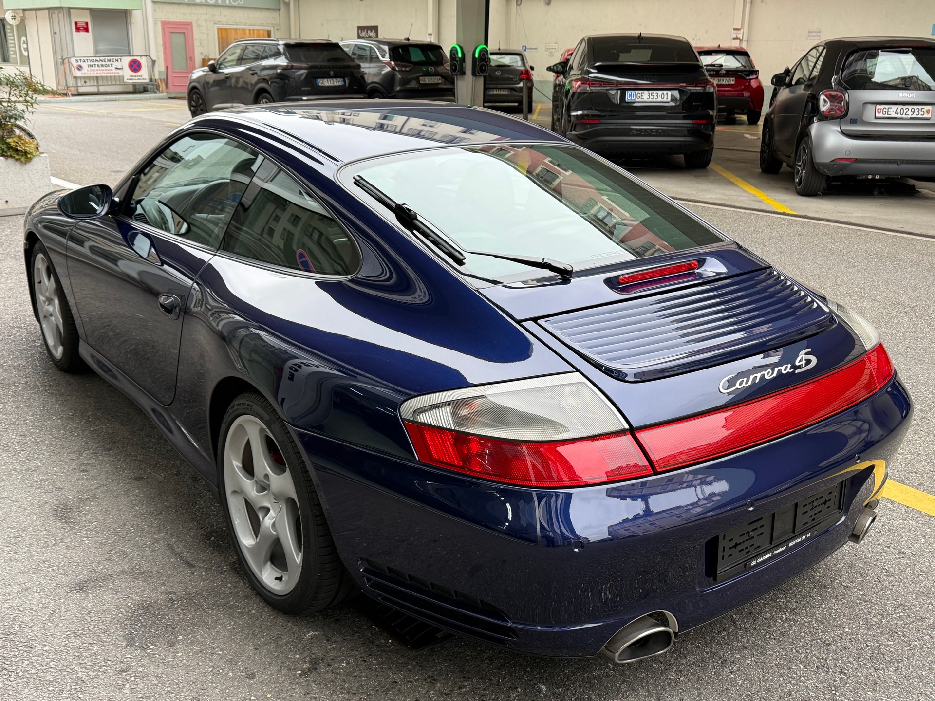 PORSCHE 911 Carrera 4S-image-3
