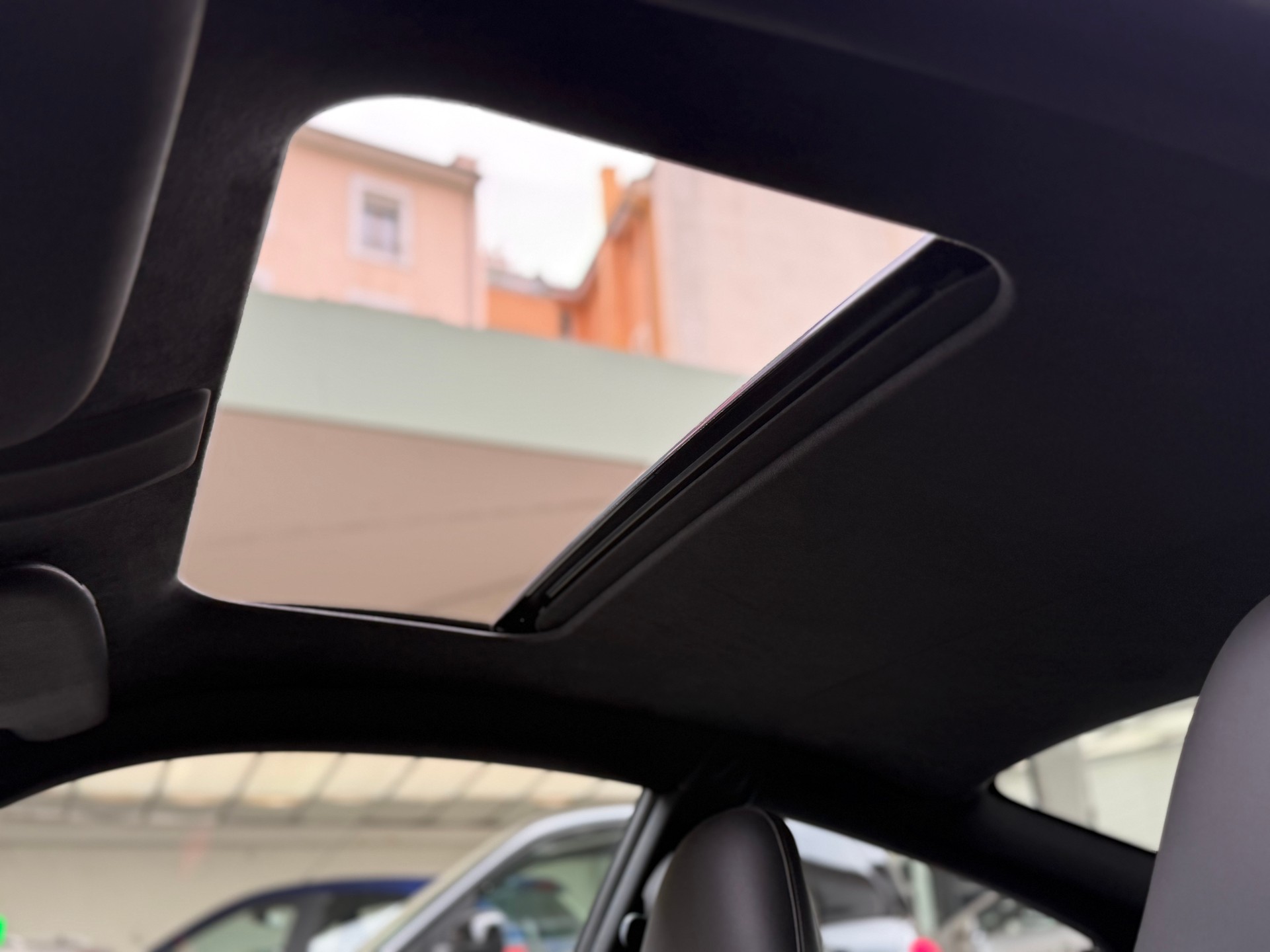 PORSCHE 911 Carrera 4S-image-9