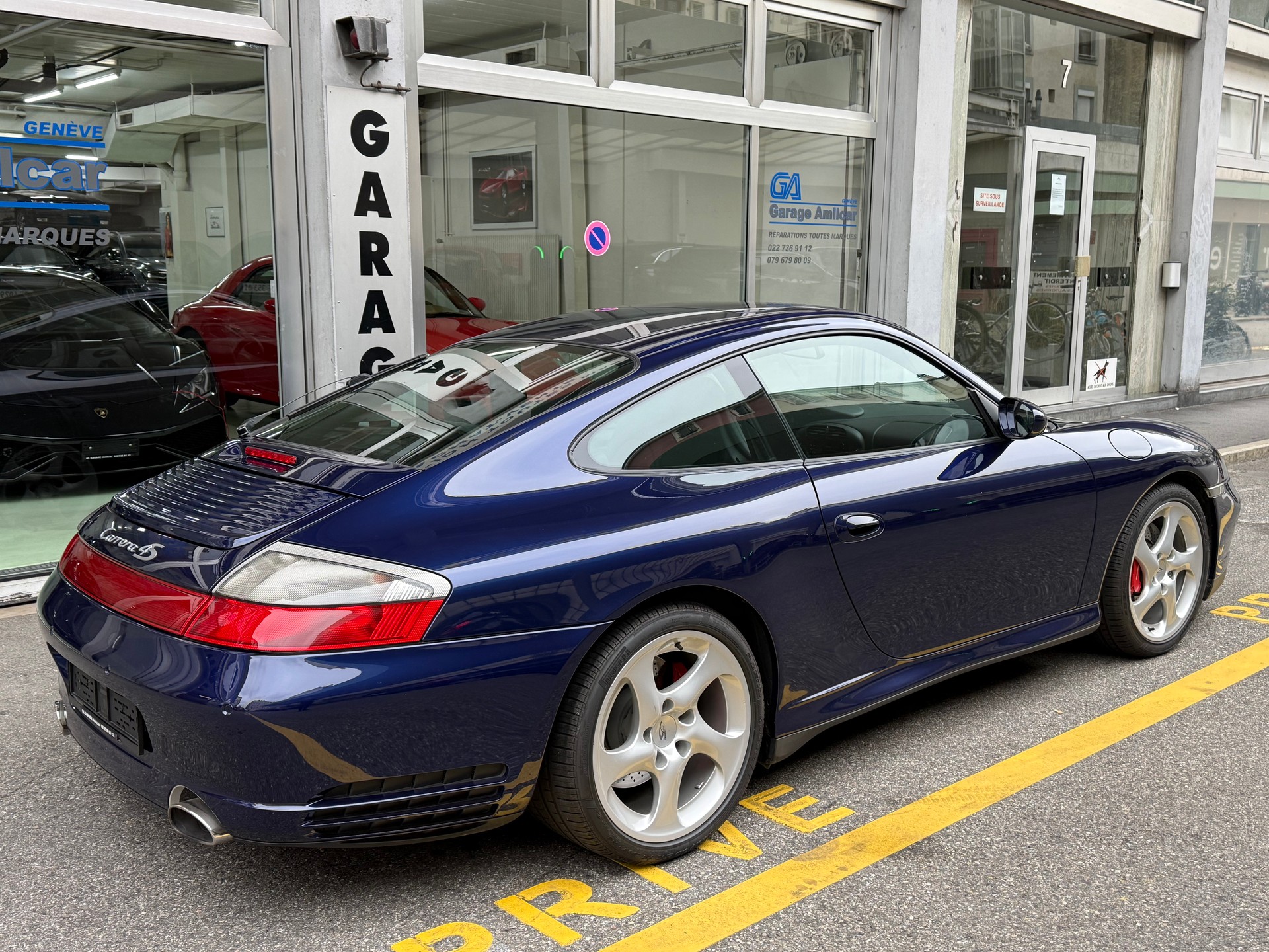 PORSCHE 911 Carrera 4S-image-2