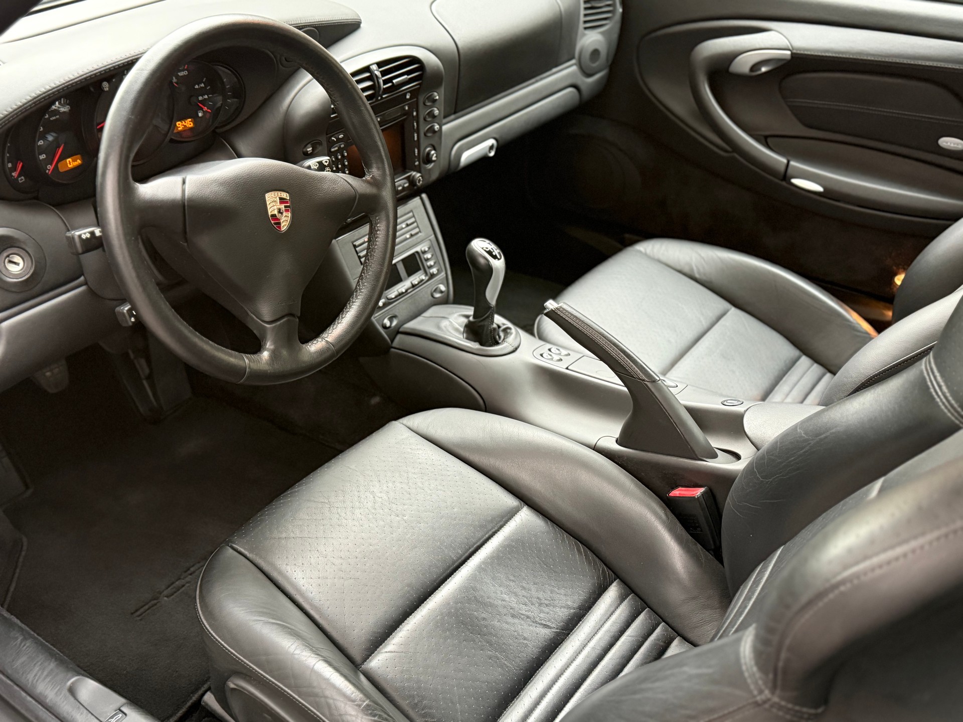 PORSCHE 911 Carrera 4S-image-4