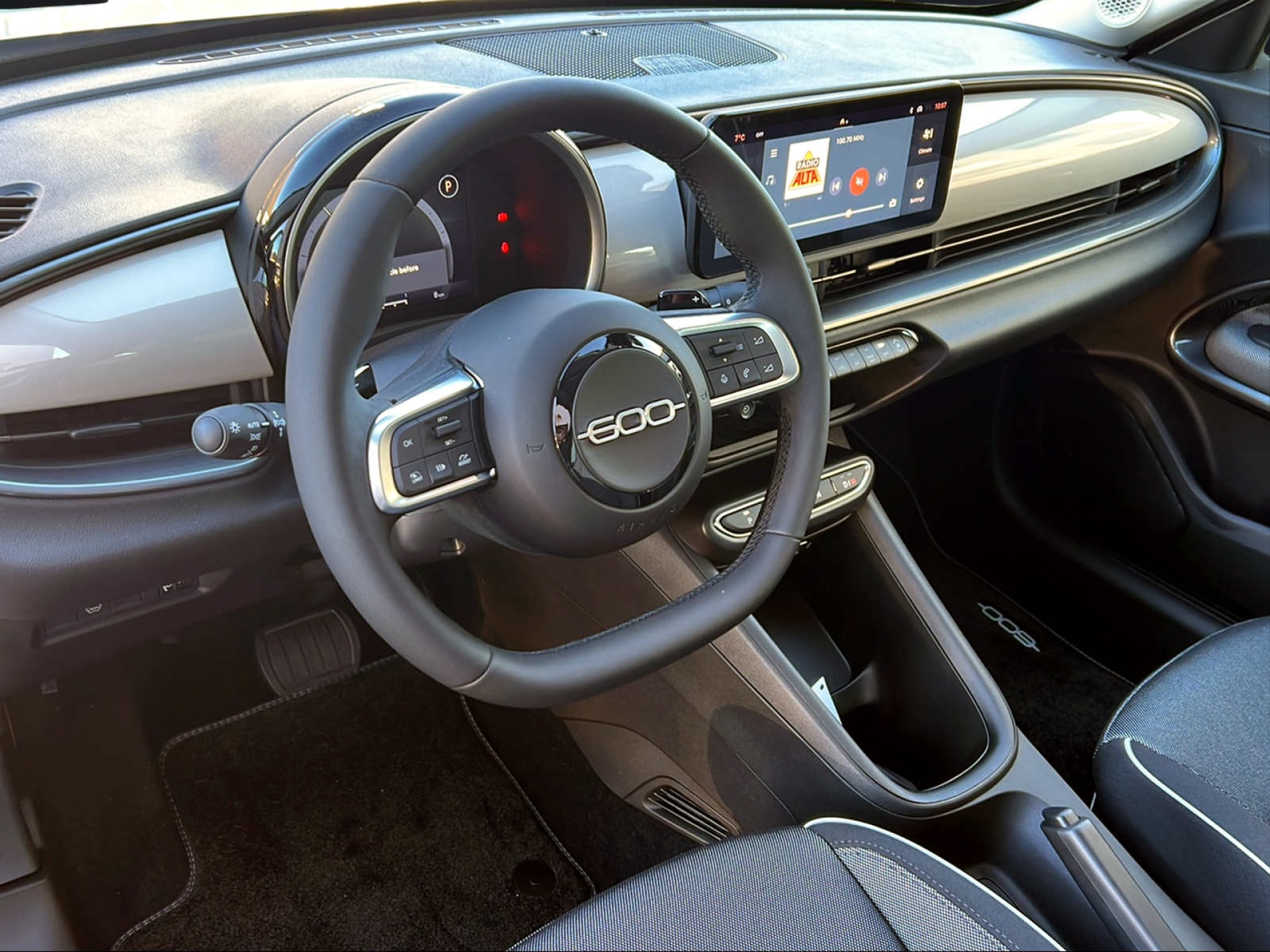 FIAT 600 1.2 Hybrid 136 Cult-image-7