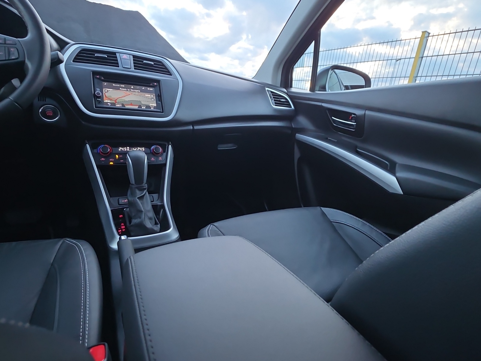SUZUKI SX4 S-Cross 1.6 TD PizSulai Top 4WD TCSS-image-12