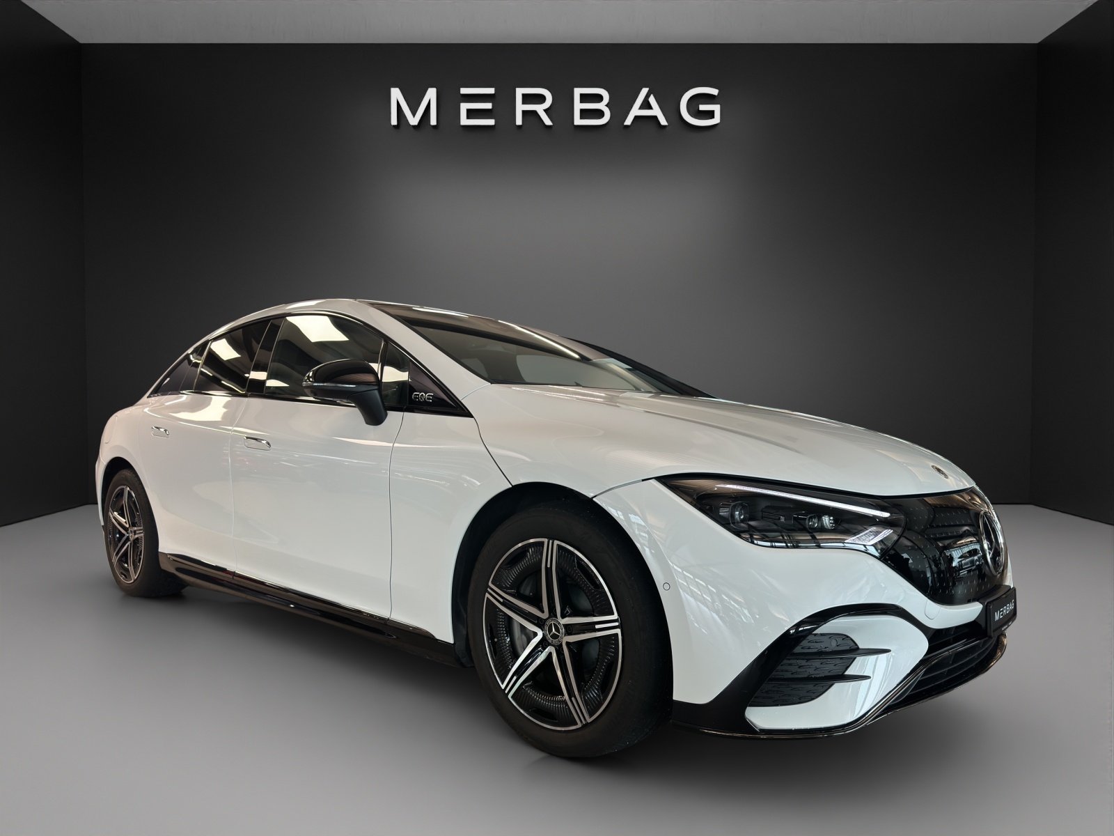 MERCEDES-BENZ EQE 500 4 Matic-image-0