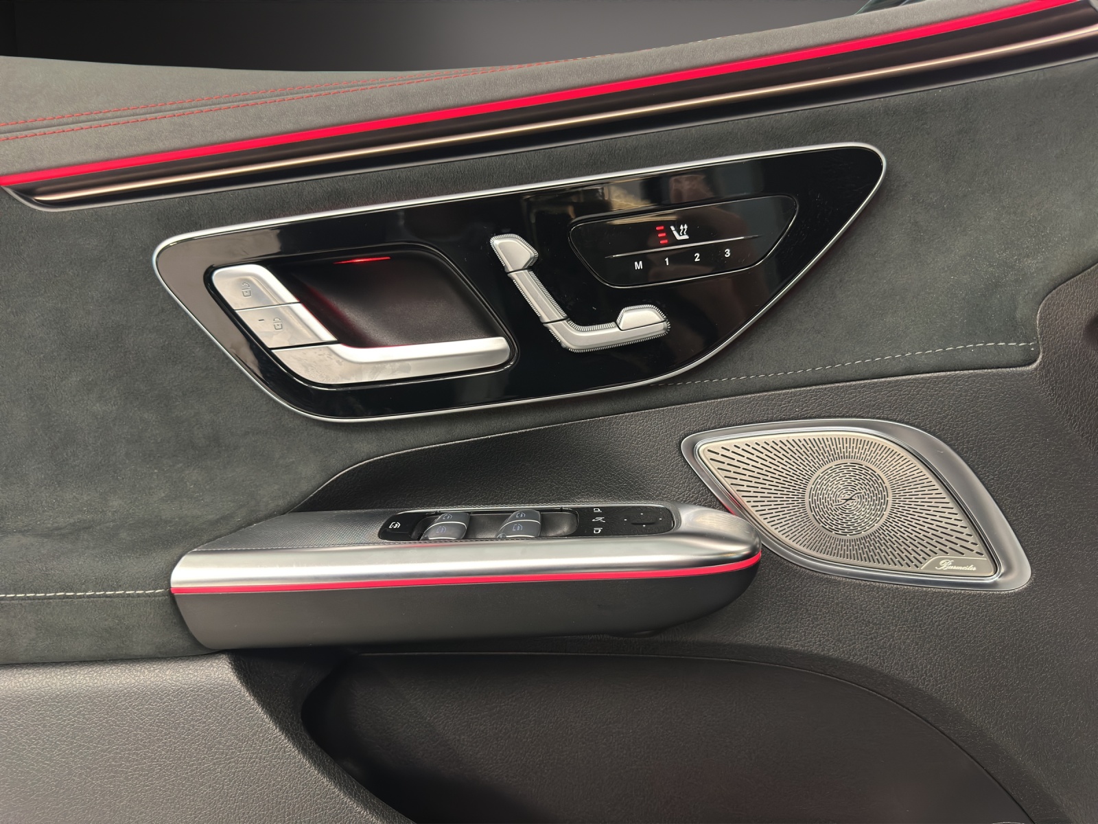 MERCEDES-BENZ EQE 500 4 Matic-image-12
