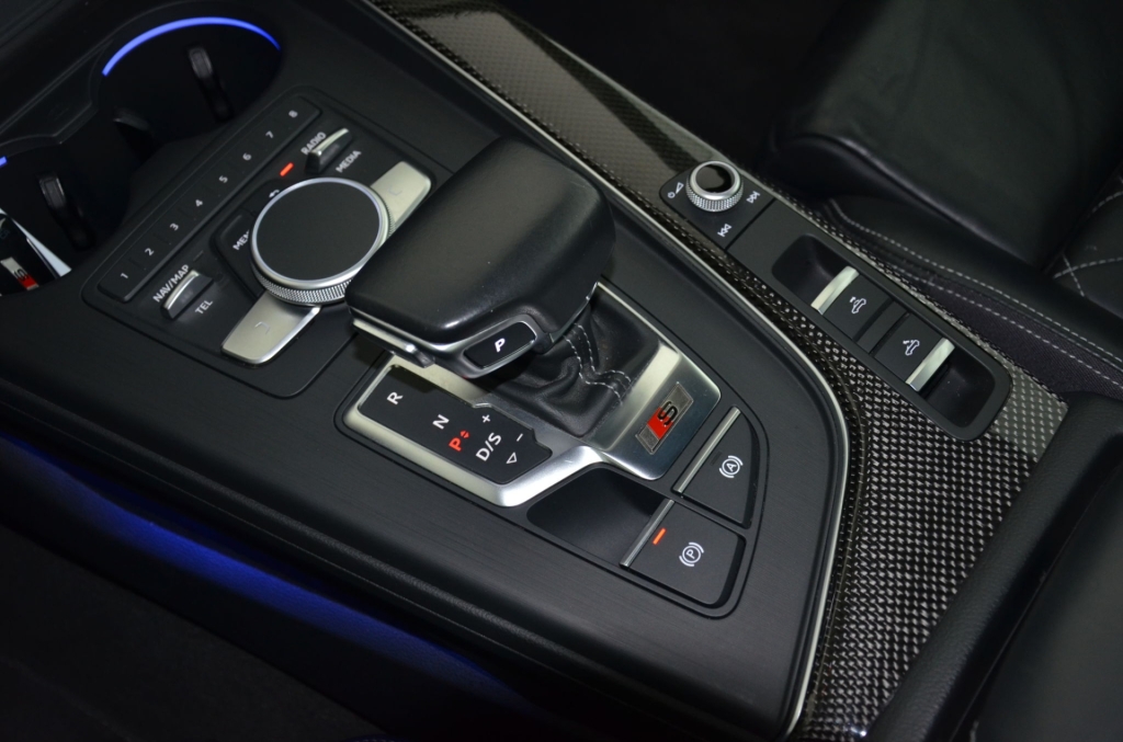 AUDI S5 Cabrio 3.0 TFSI Quattro-image-24