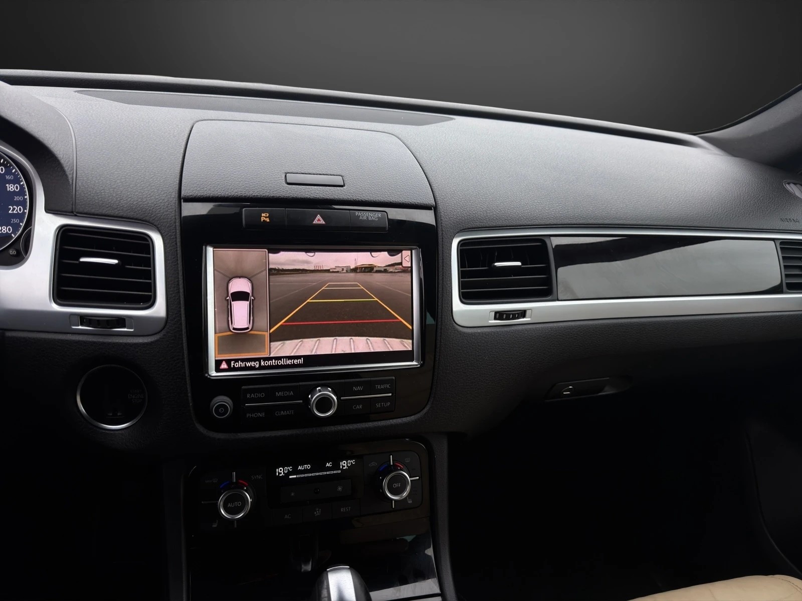 VW Touareg 3.0 TDI BlueMotion Technology Tiptronic-image-12