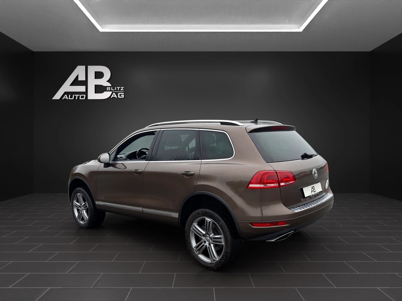 VW Touareg 3.0 TDI BlueMotion Technology Tiptronic-image-2