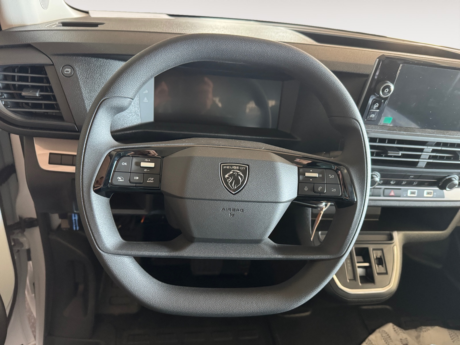 PEUGEOT Expert 2.2 BlueHDi 150 S&S Long EAT8-image-7