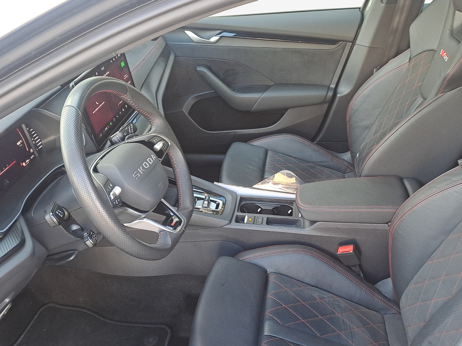 SKODA Octavia Combi 2.0 TSI DSG RS-image-7