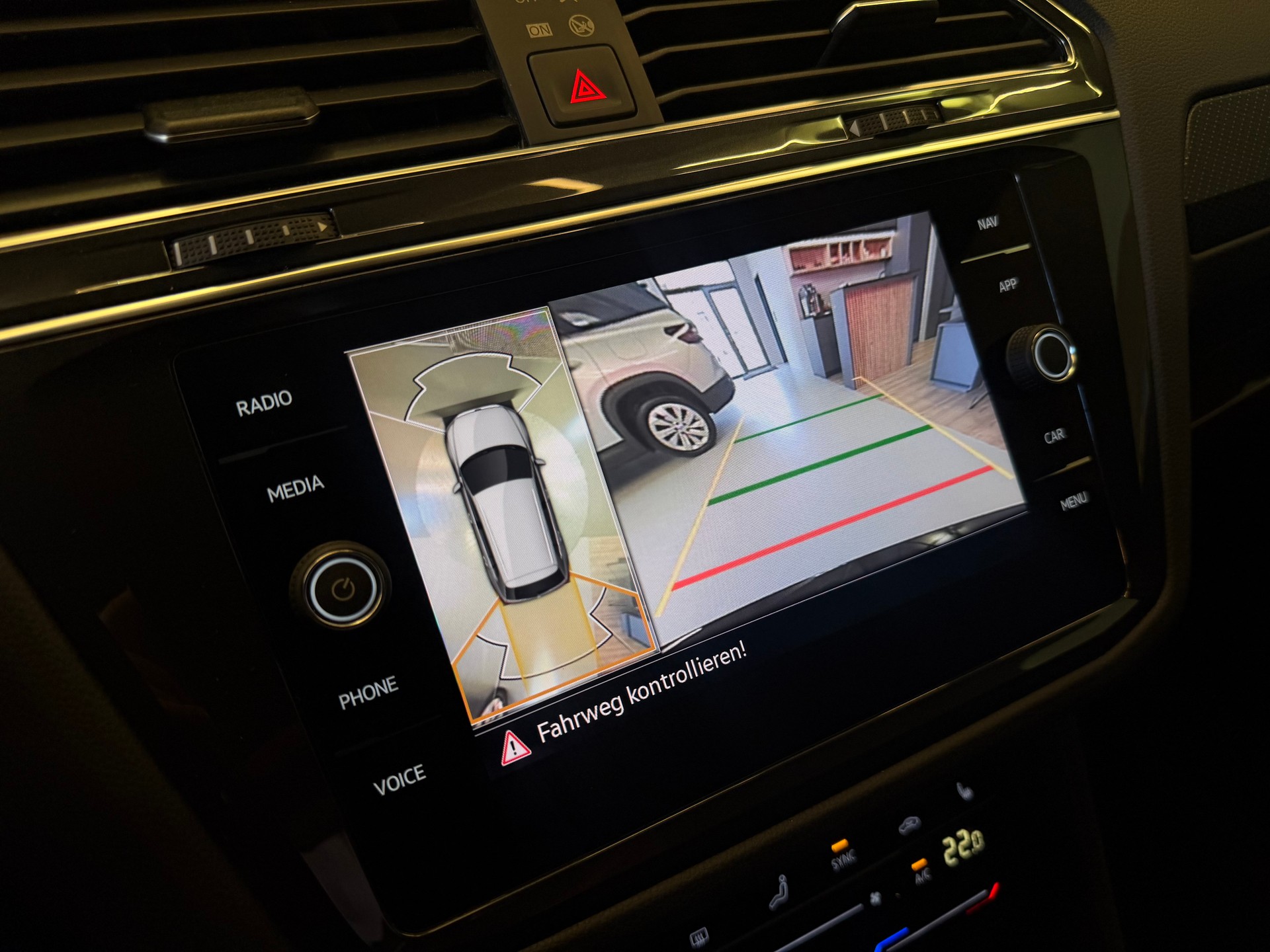 VW Tiguan 2.0 TDI SCR R-Line DSG-image-19