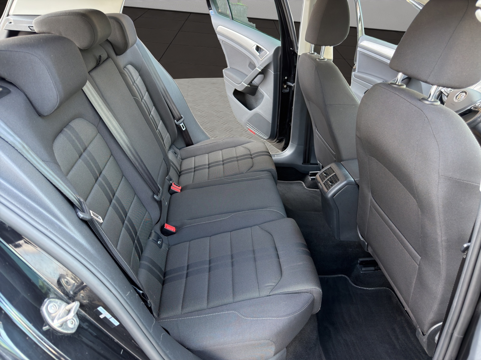 VW Golf 1.6 TDI Comfortline 4Motion-image-17