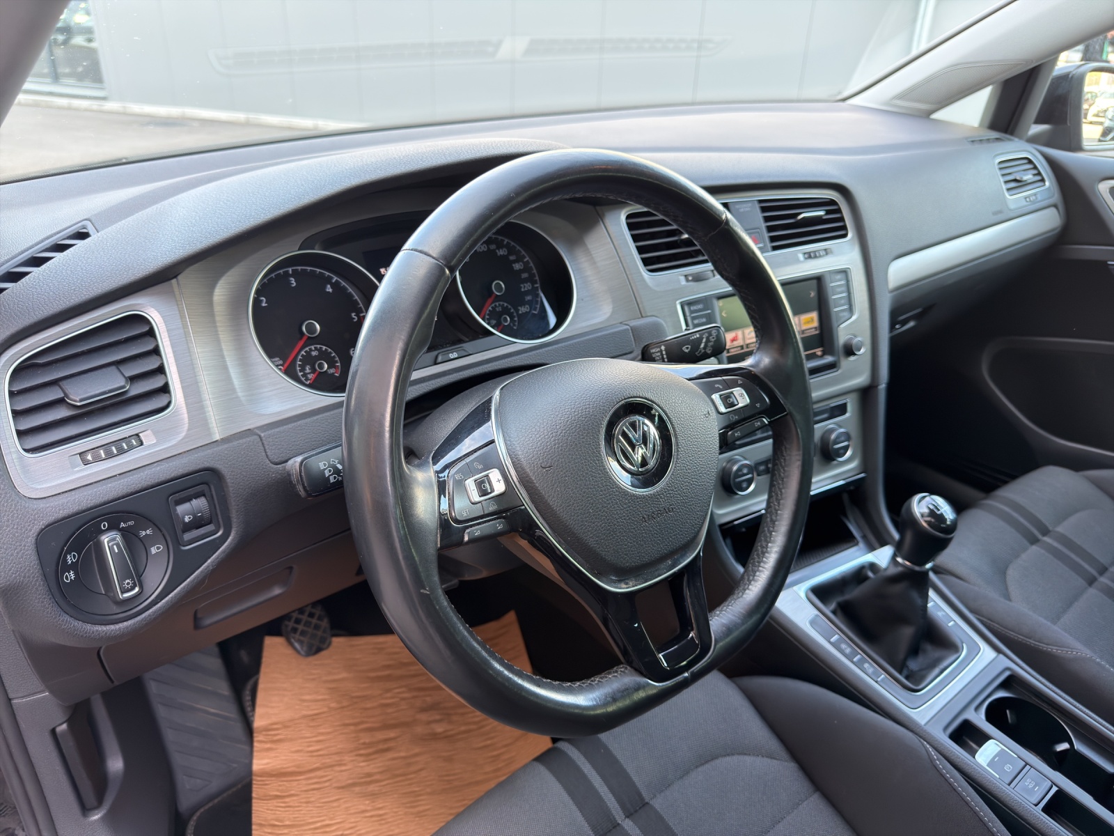 VW Golf 1.6 TDI Comfortline 4Motion-image-23