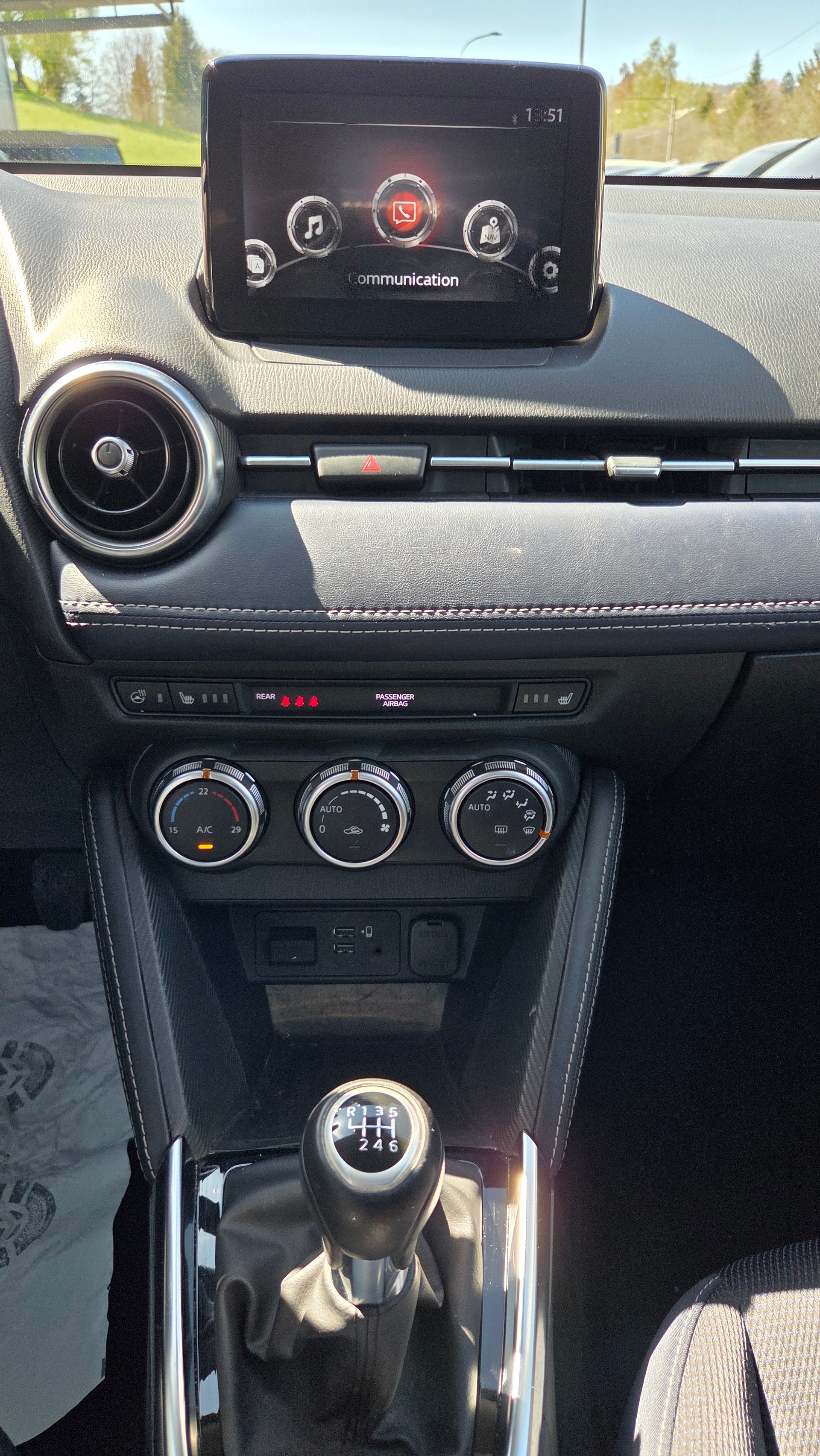 MAZDA 2 SKYACTIV-G 90 Mild Hybrid Revolution-image-13