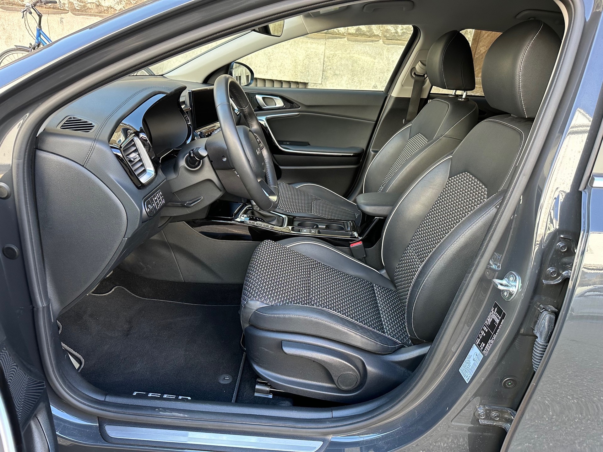 KIA Ceed Sportswagon 1.6 GDi Plug-in Hybrid Style DCT-image-8