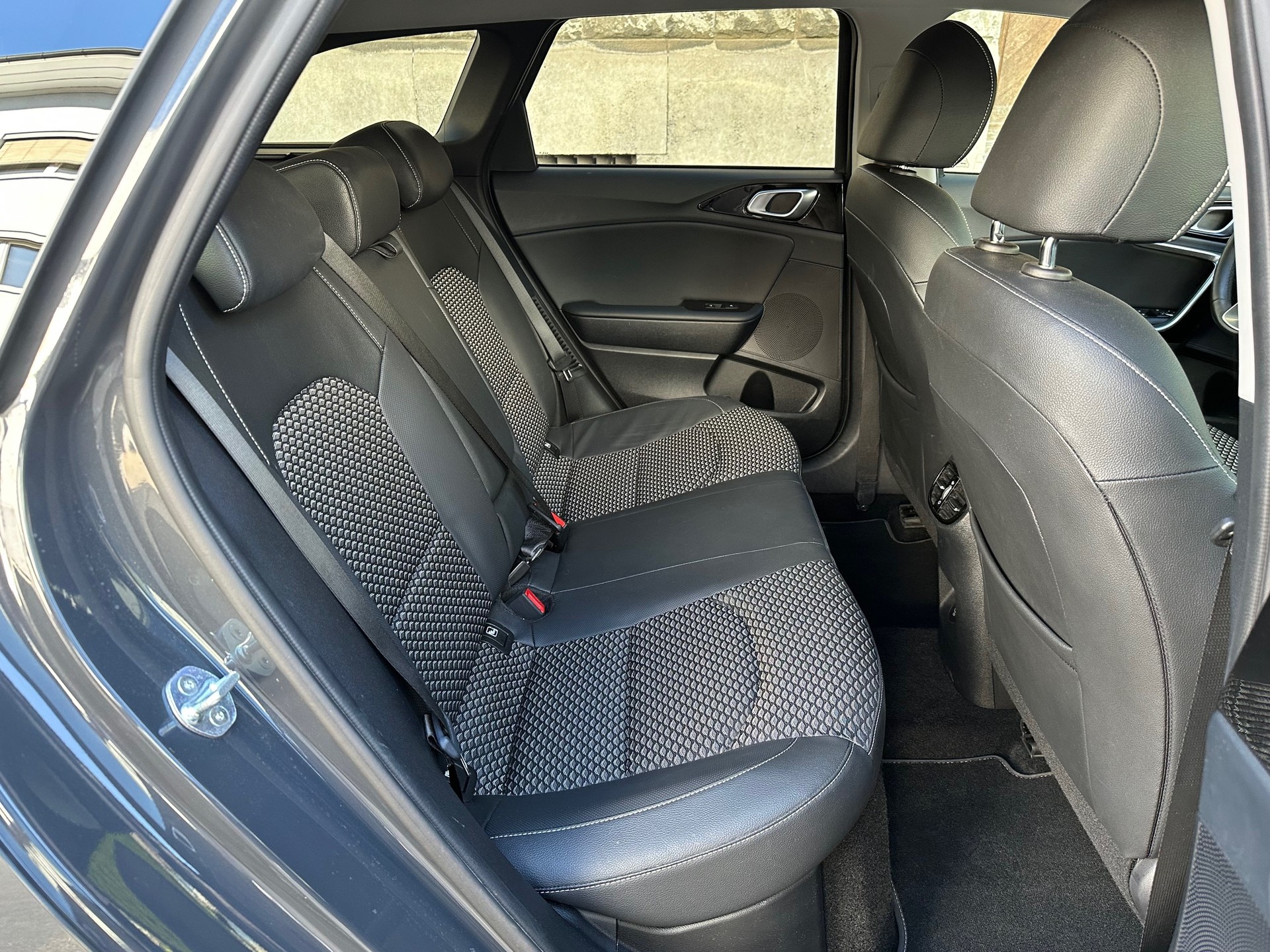 KIA Ceed Sportswagon 1.6 GDi Plug-in Hybrid Style DCT-image-10