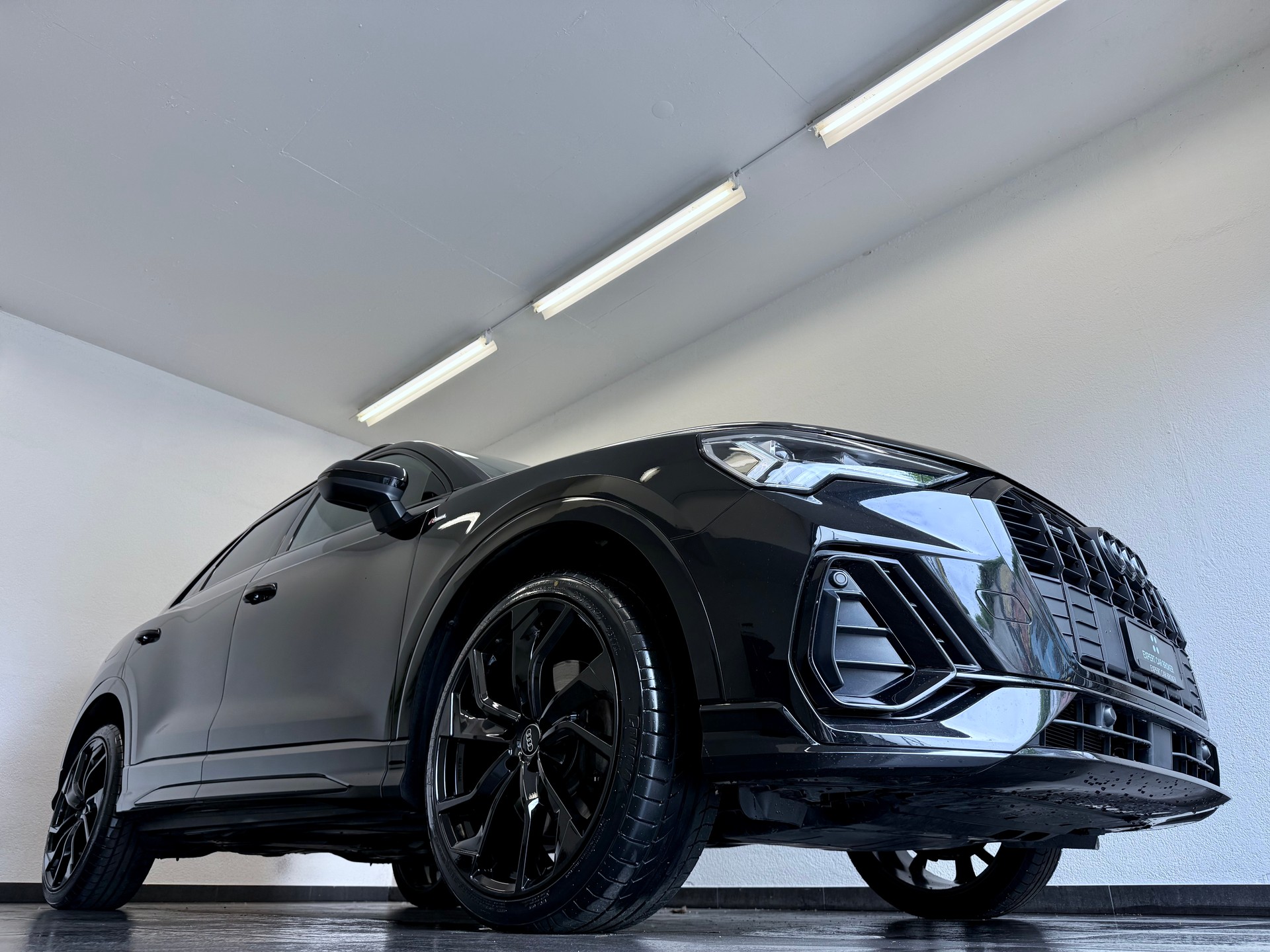 AUDI Q3 45 TFSI S line quattro S-tronic "ALL BLACK"-showroom-element-2