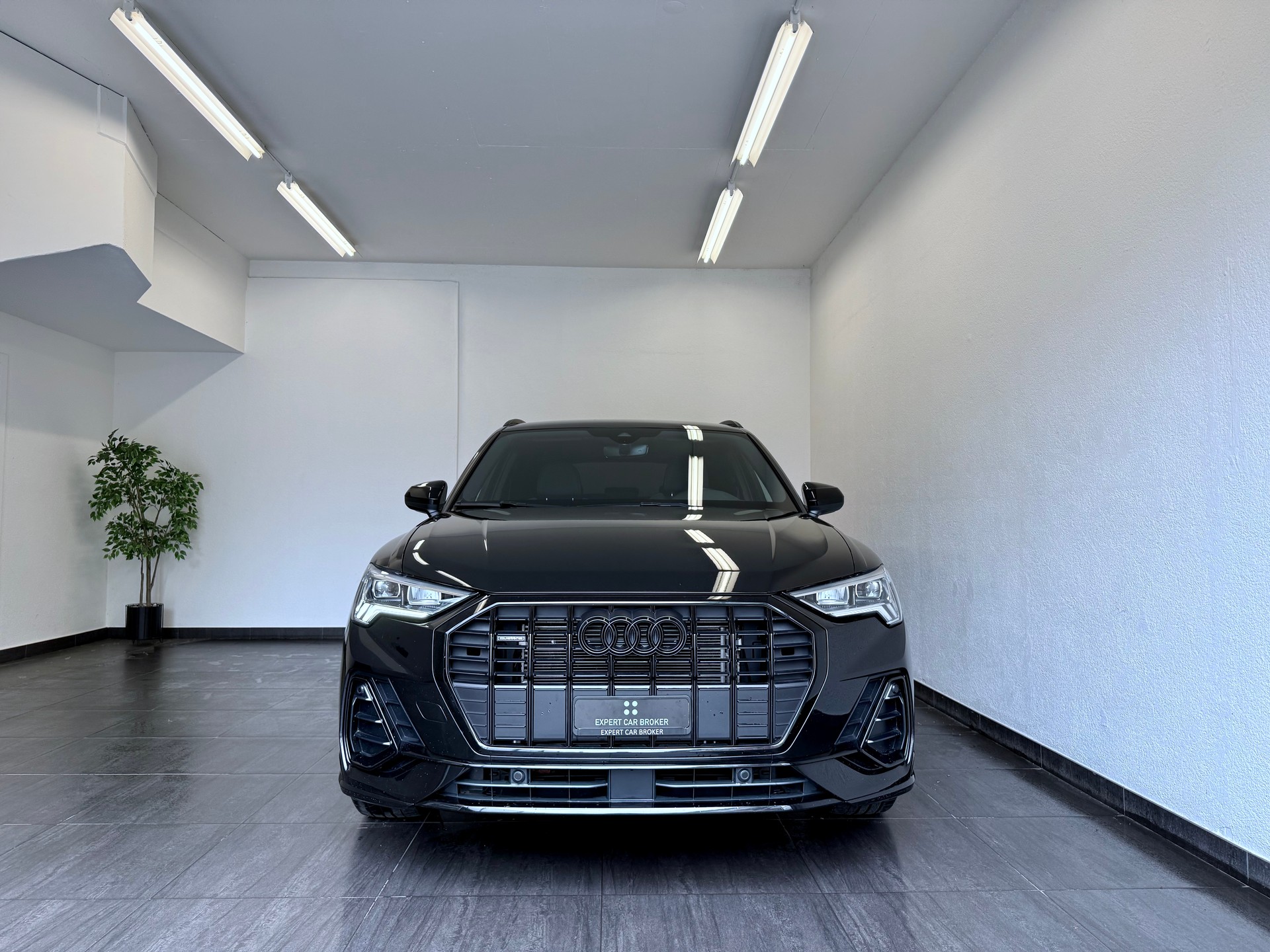 AUDI Q3 45 TFSI S line quattro S-tronic "ALL BLACK"-showroom-element-3