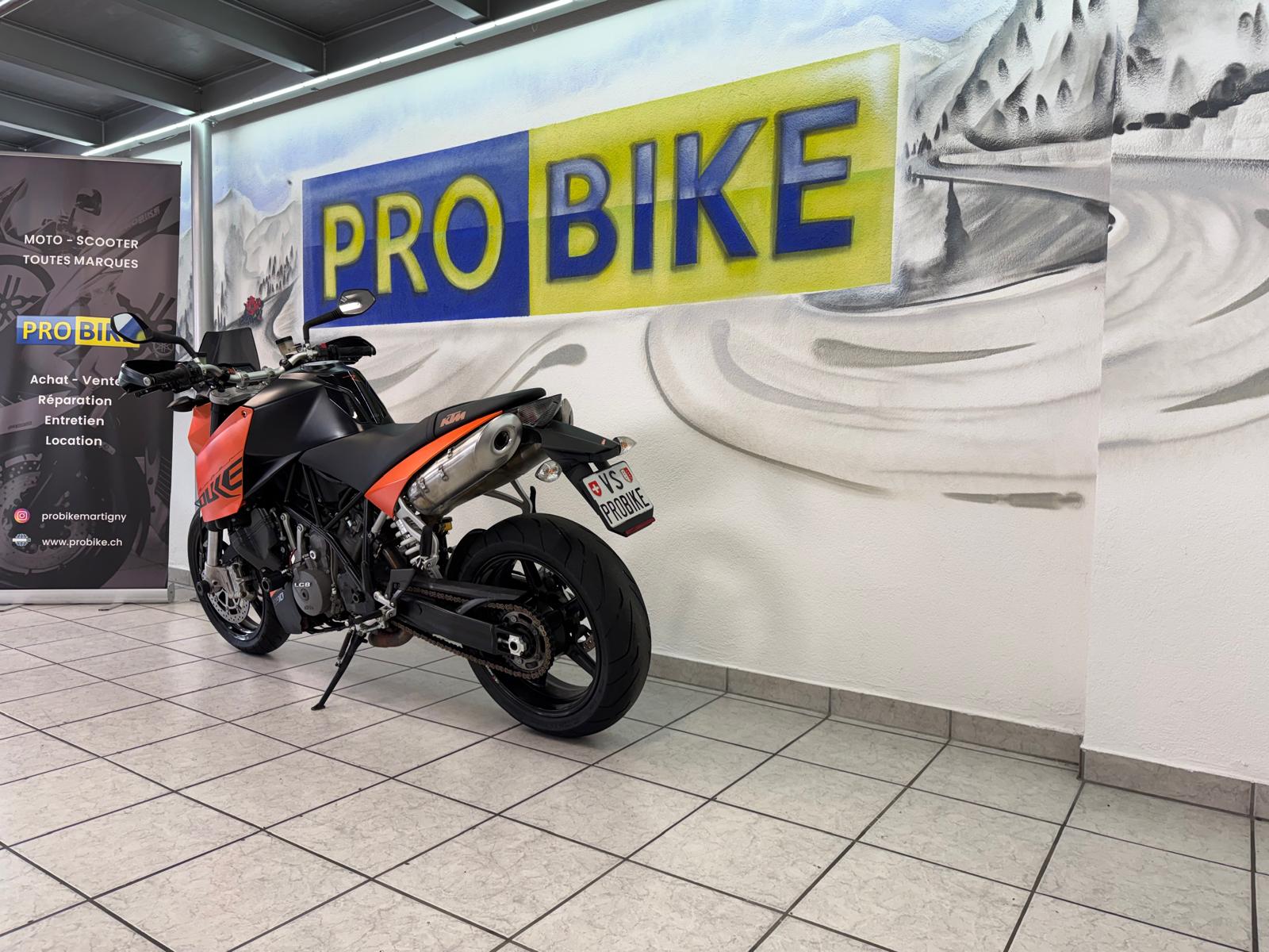 KTM 990 Super Duke-showroom-element-3