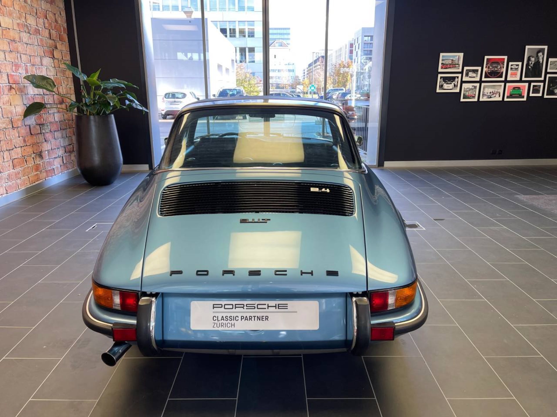 PORSCHE 911 T 2.4 Targa-image-10