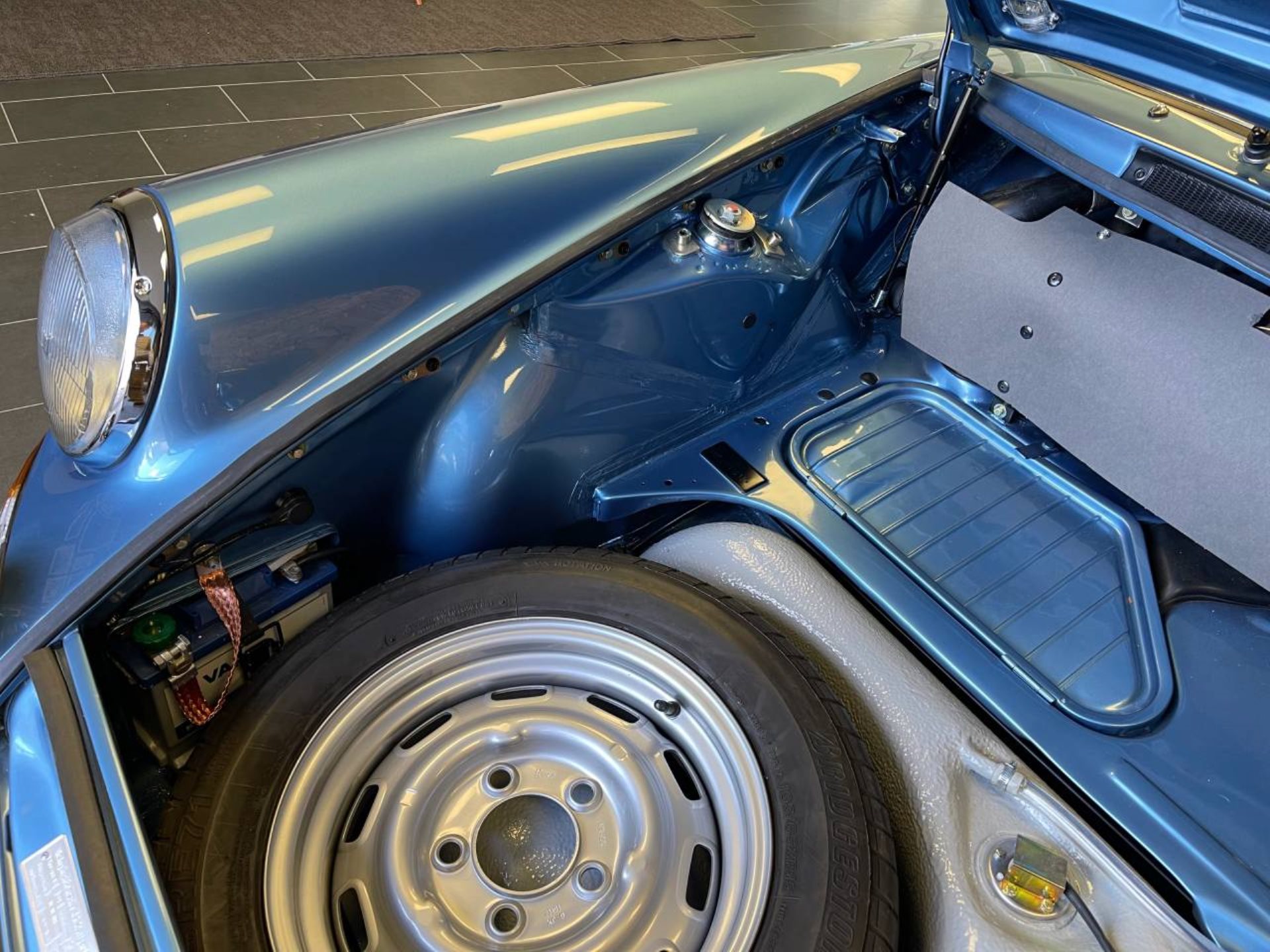 PORSCHE 911 T 2.4 Targa-image-9