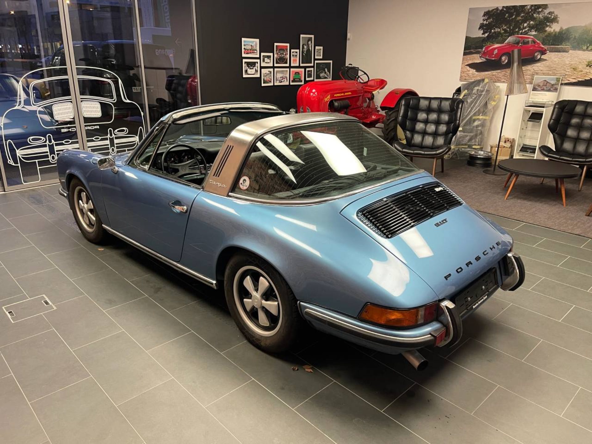 PORSCHE 911 T 2.4 Targa-image-6