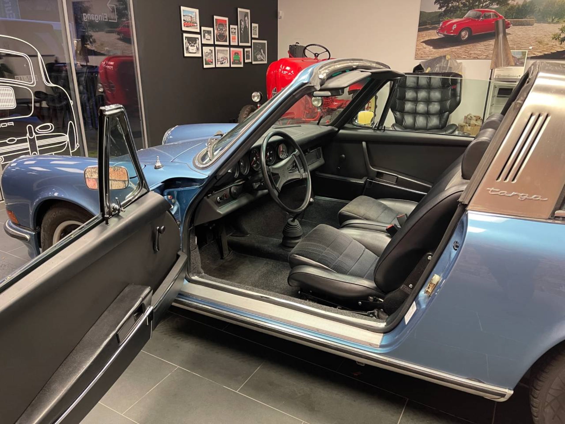 PORSCHE 911 T 2.4 Targa-image-4