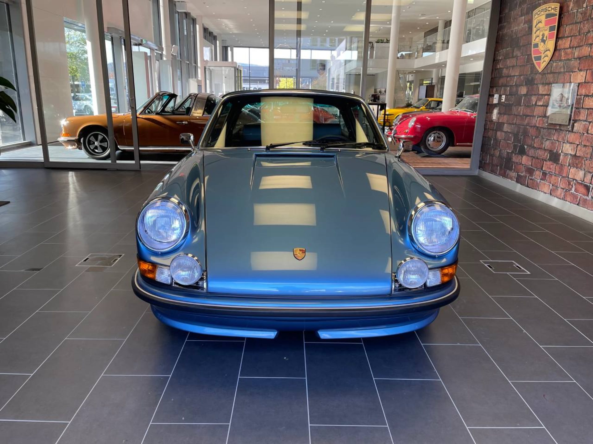 PORSCHE 911 T 2.4 Targa-image-11